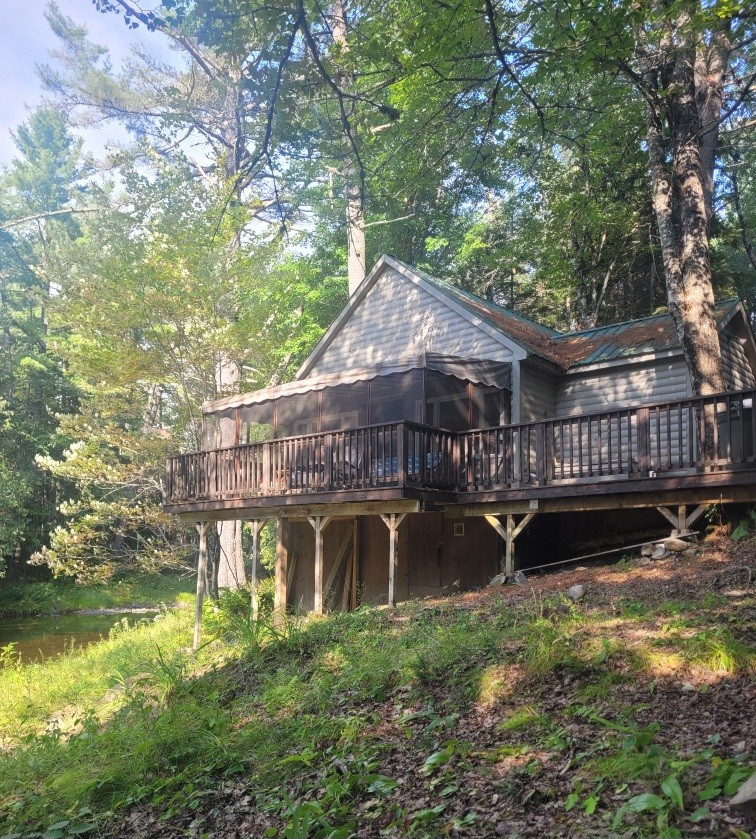 Cozy cabin with waterfalls in Saint Croix, New Brunswick