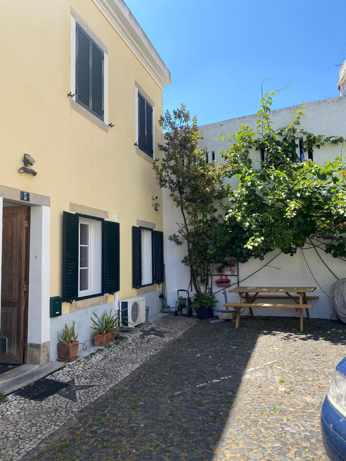 Charming Family Home in Graça