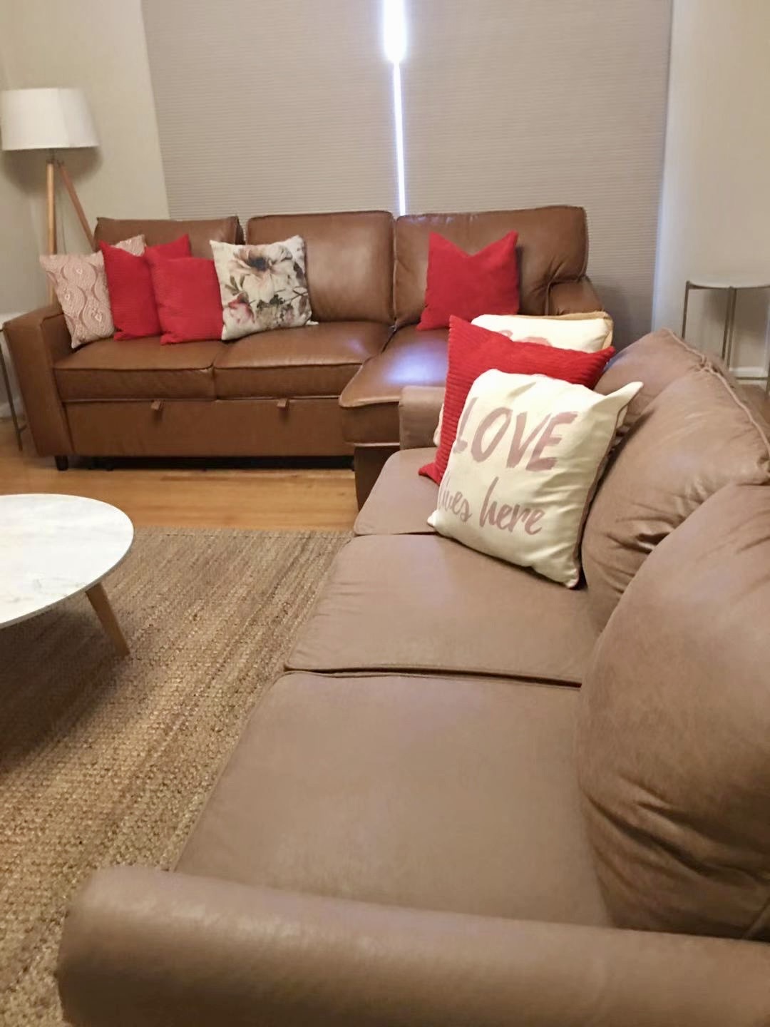 Large Bright 2 Bedroom w L Deck & One Free Parking