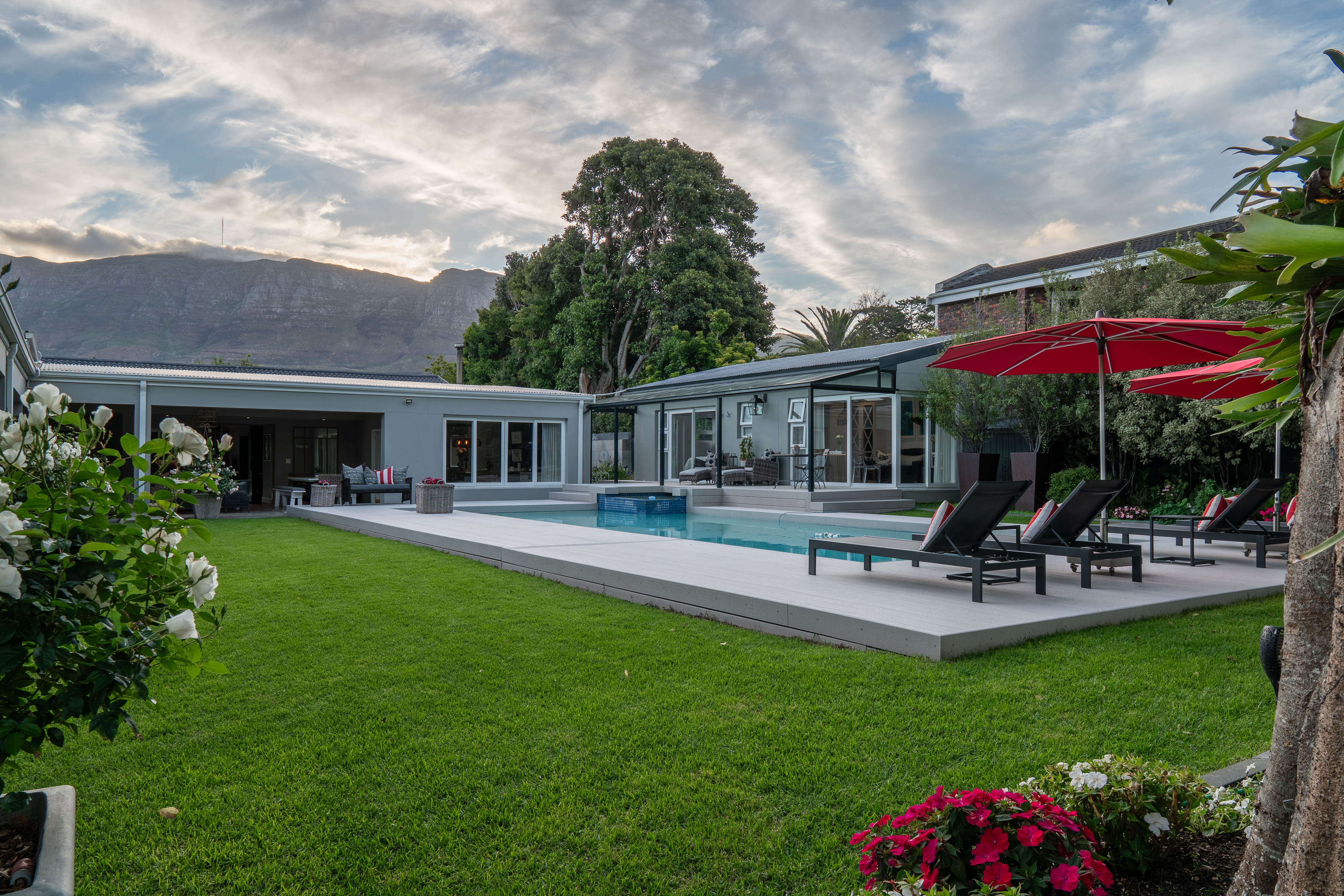 Poolside Garden Suite in the Constantia Winelands