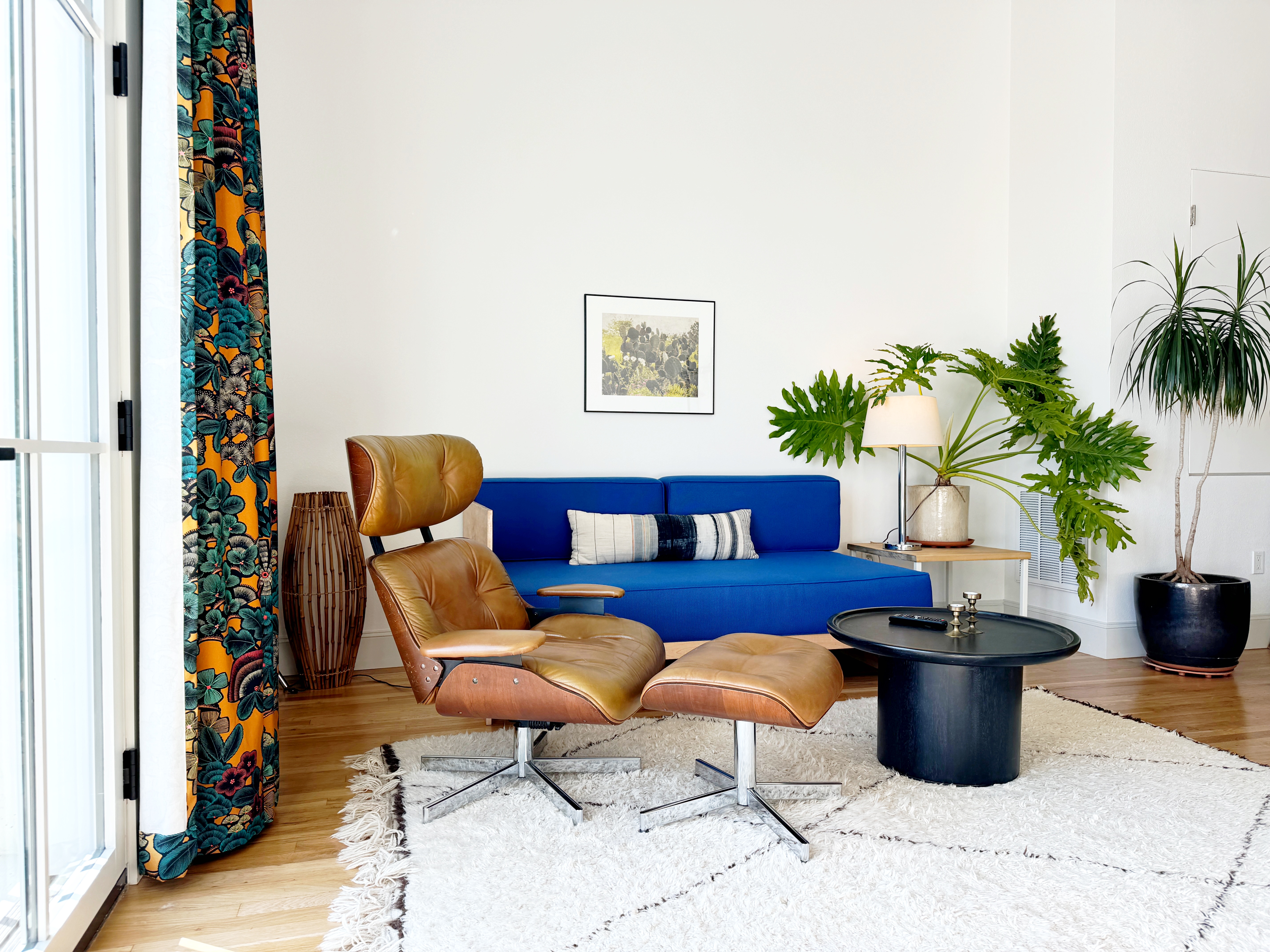 The Roadrunner No. 2 - Modern|Downtown|Doily-Free