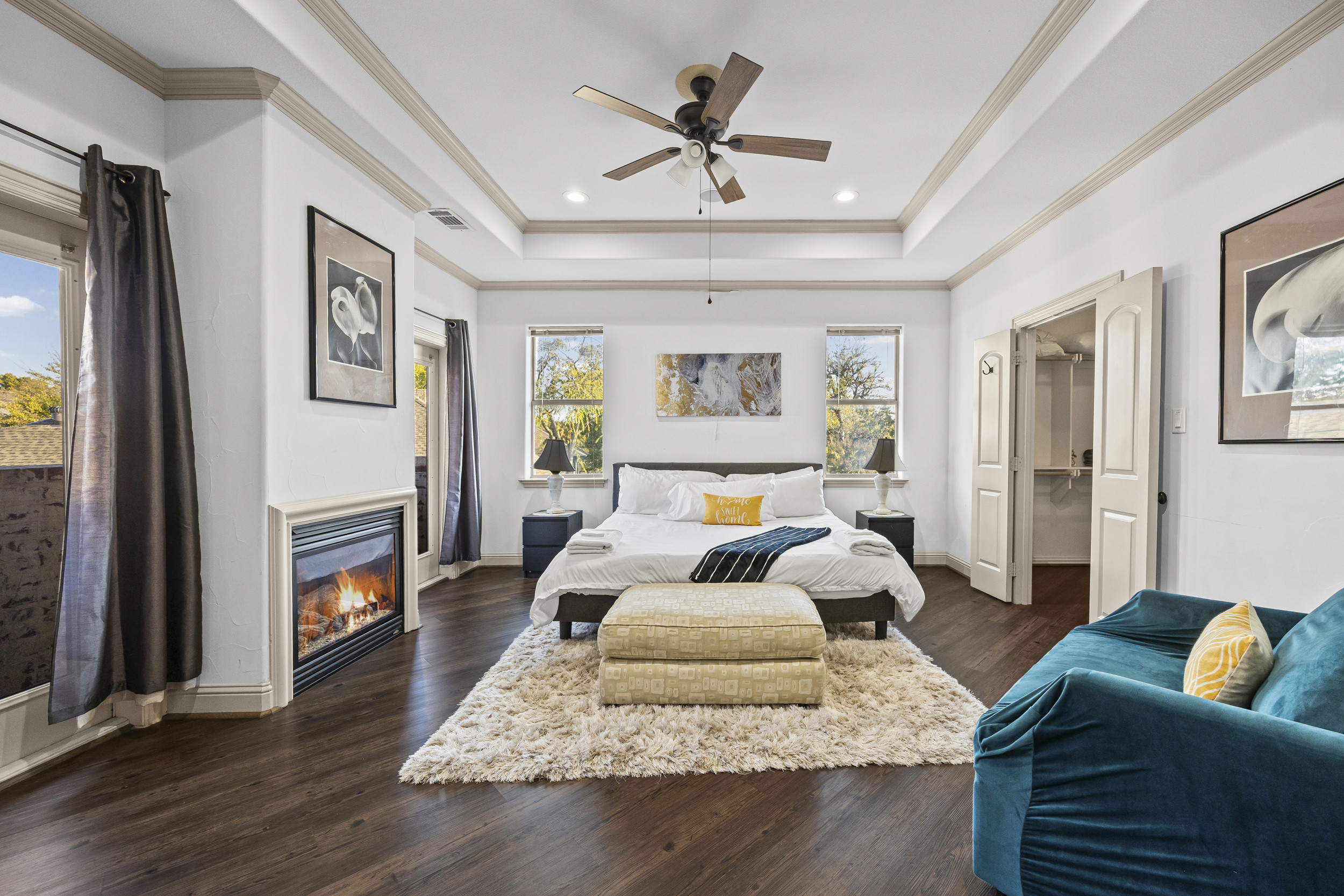 Spacious 4 BDRM I Walk to Bars/Shops I Mins to DT in District 14, Dallas