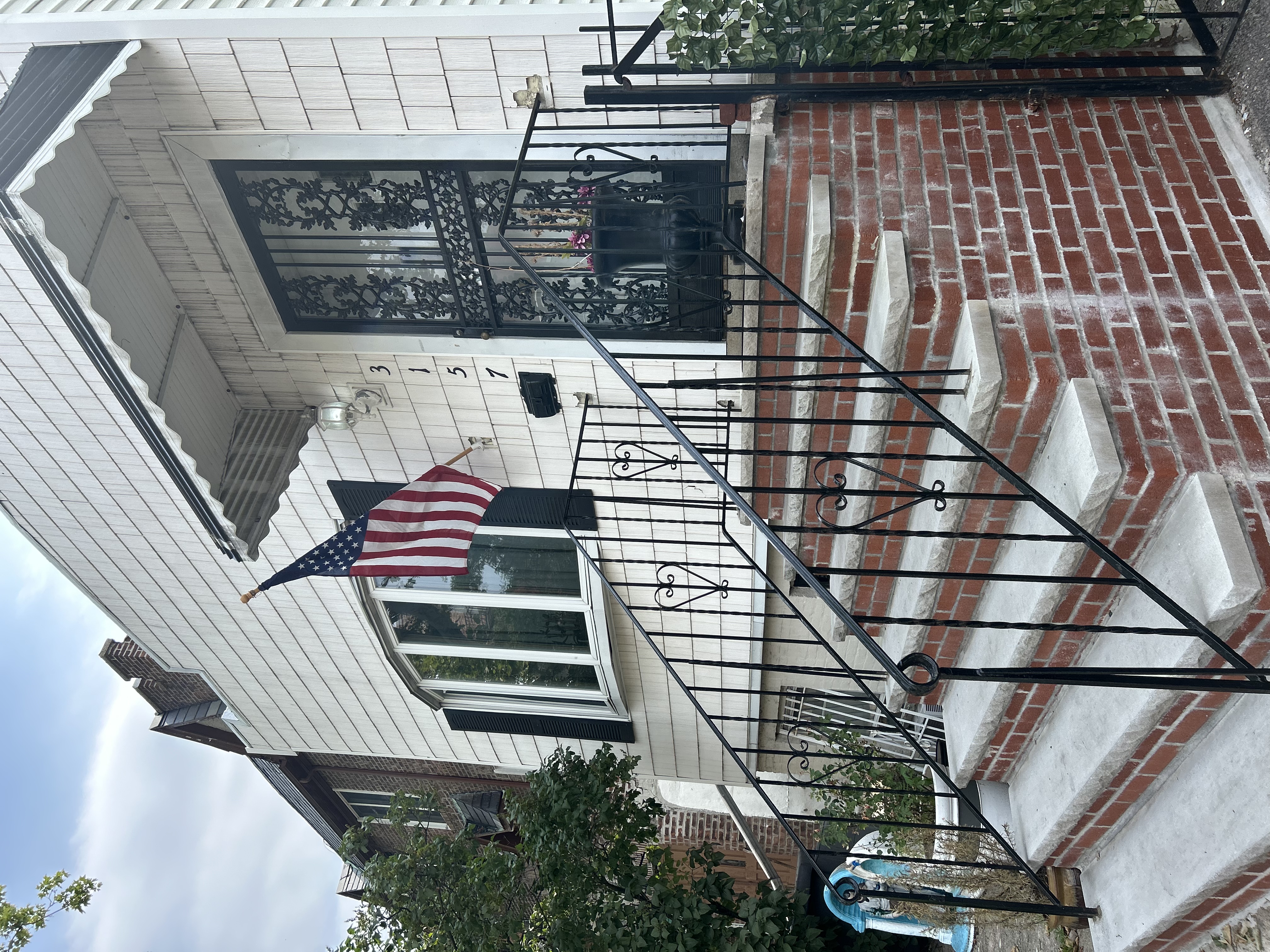Astoria/LIC Private Home located near train