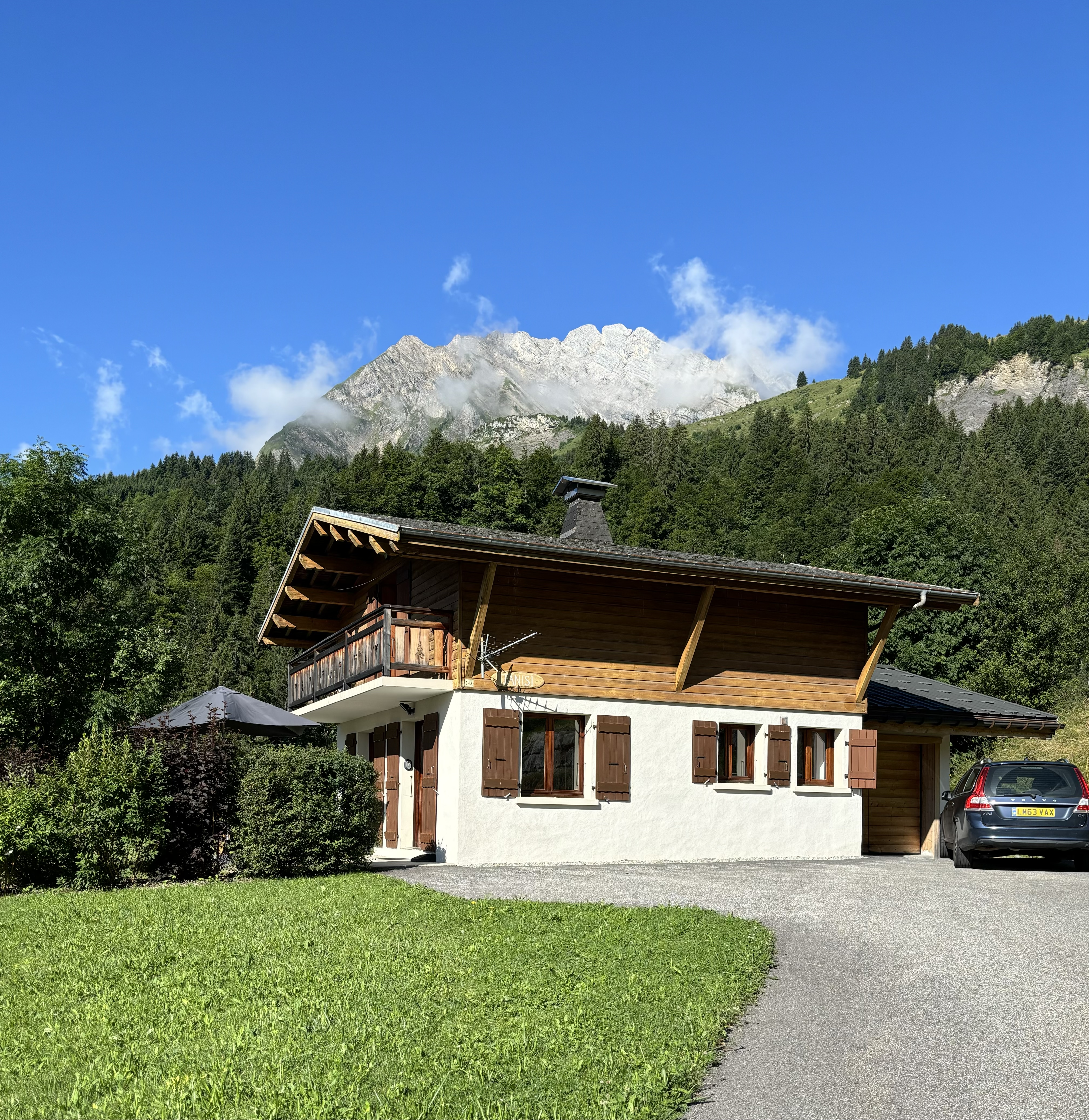Chalet Janisi. Individual chalet home.