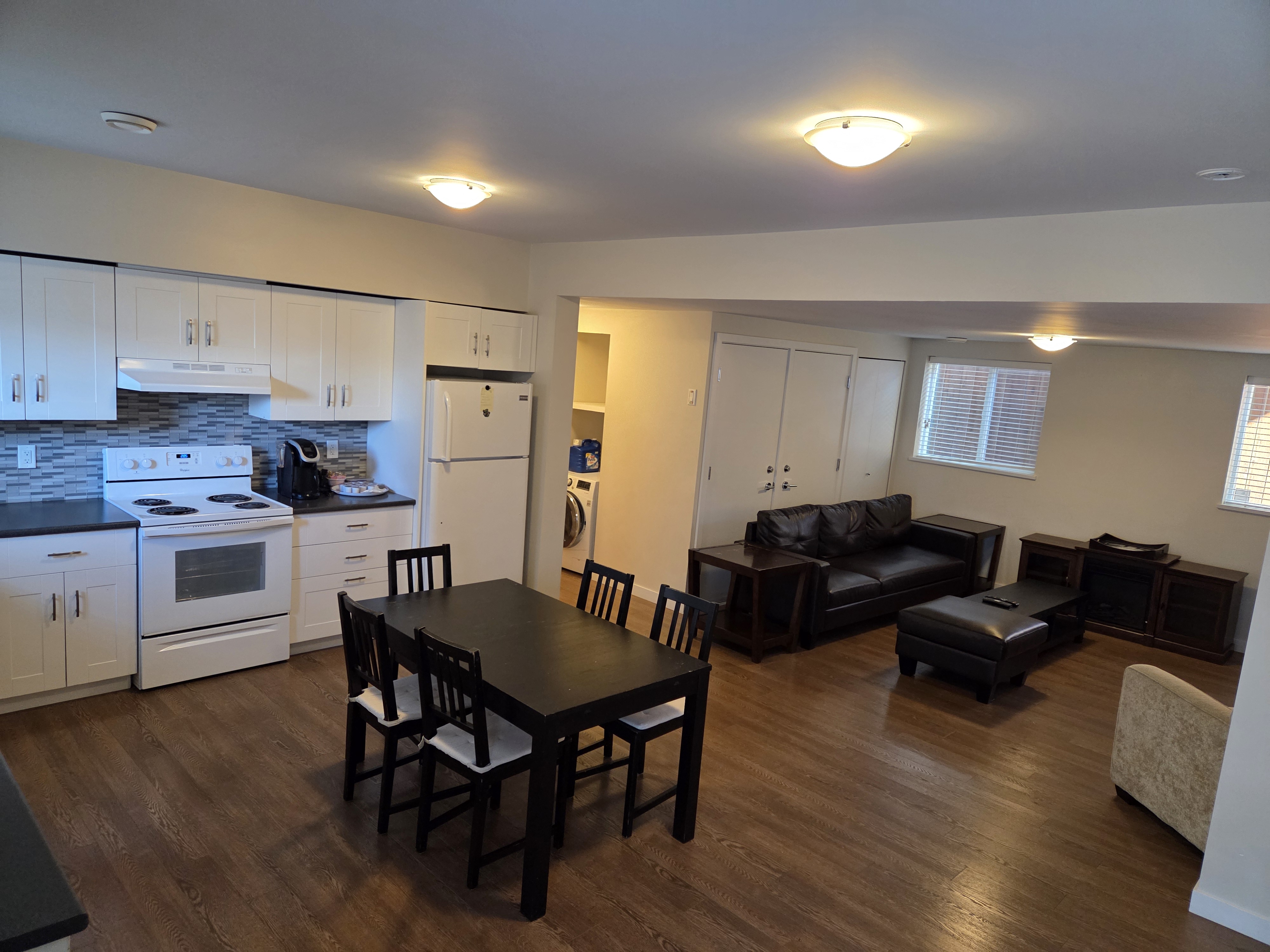 TRANSIT NEARBY,CONVIENIENT LOCATION,HUGE SPACE!!!