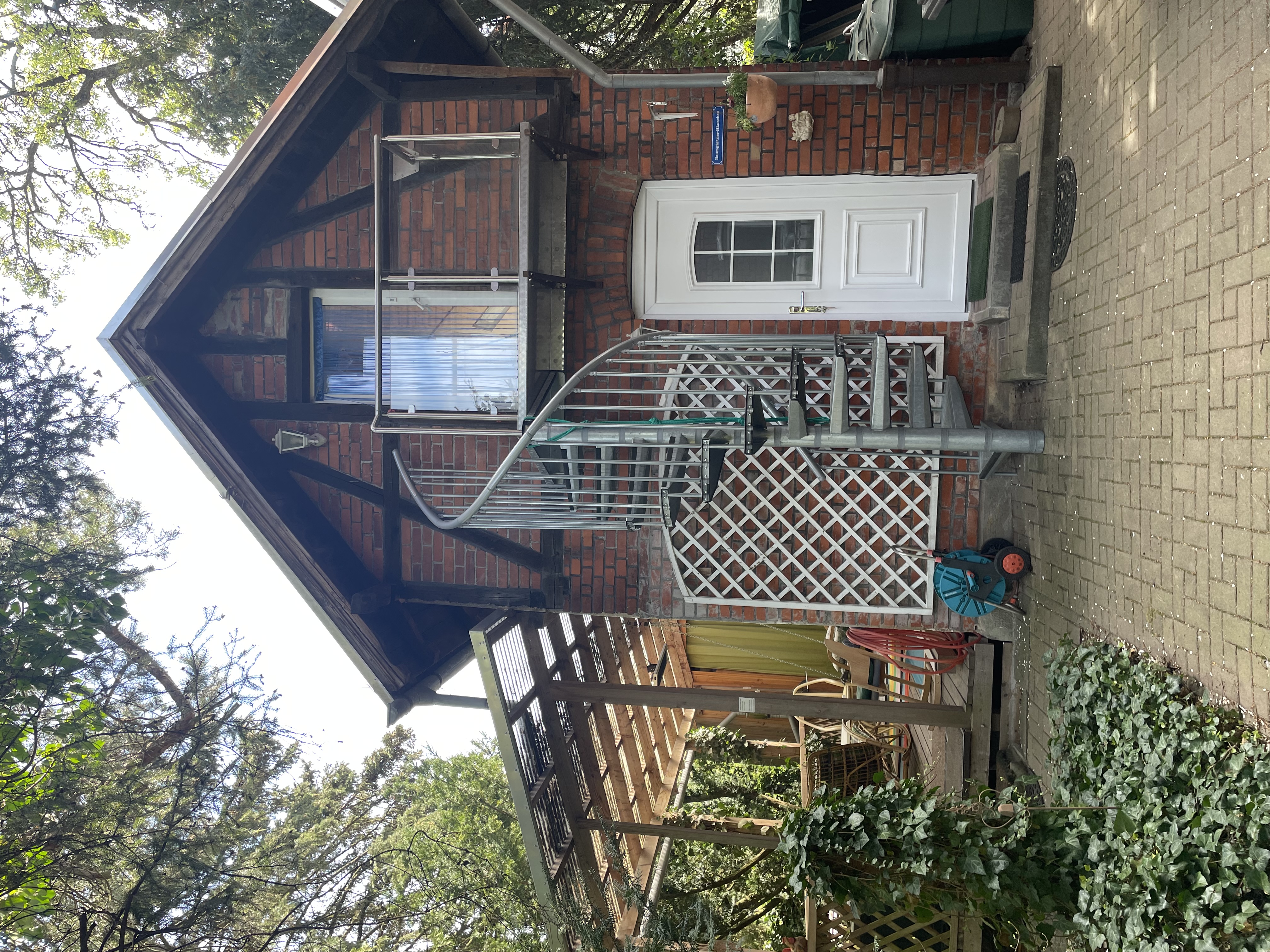 Dreamy garden house in town. 
Welcome!