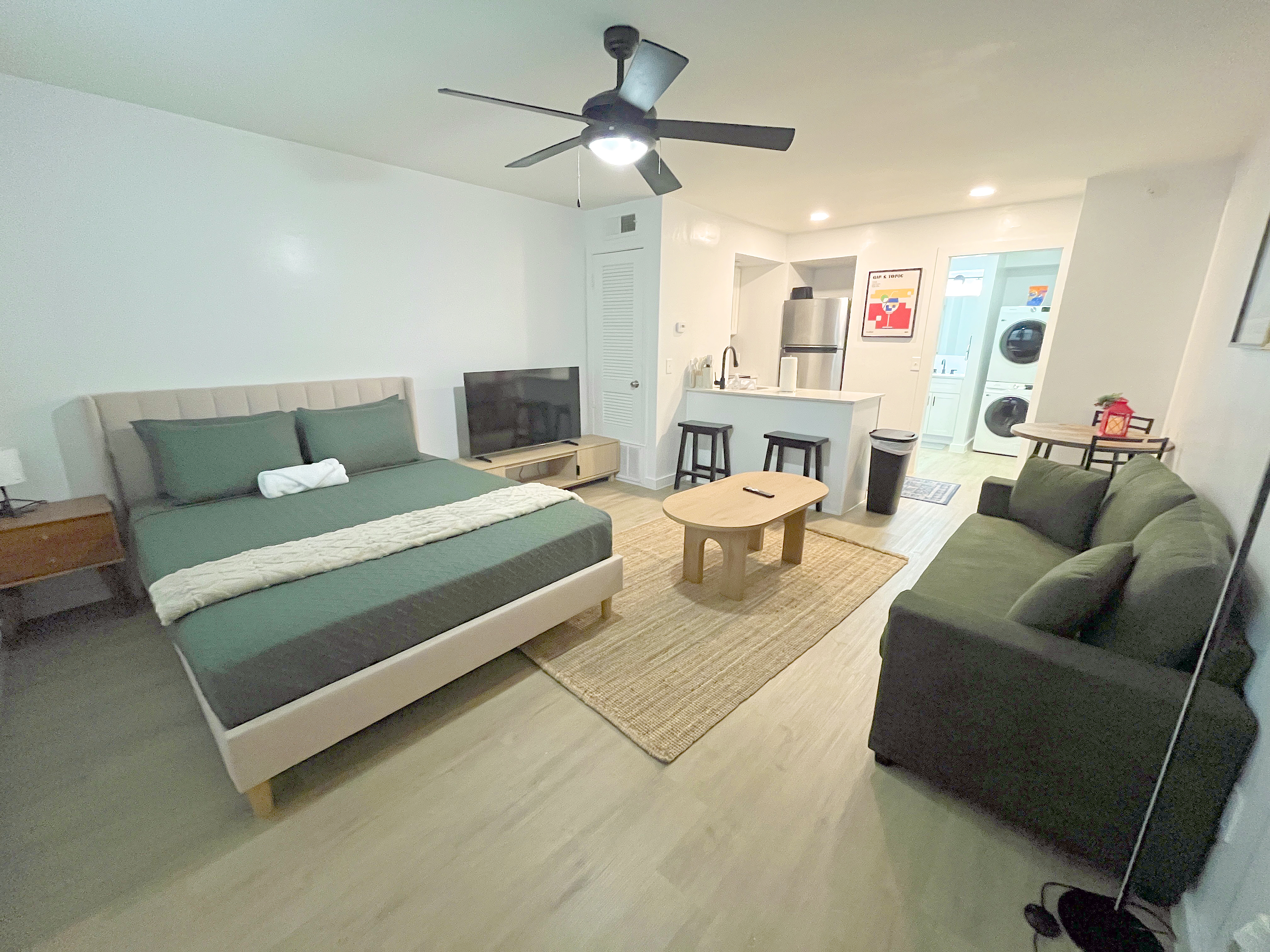 The Allandale Nook: Quiet, Close to Eats & Shops in 78757, Austin
