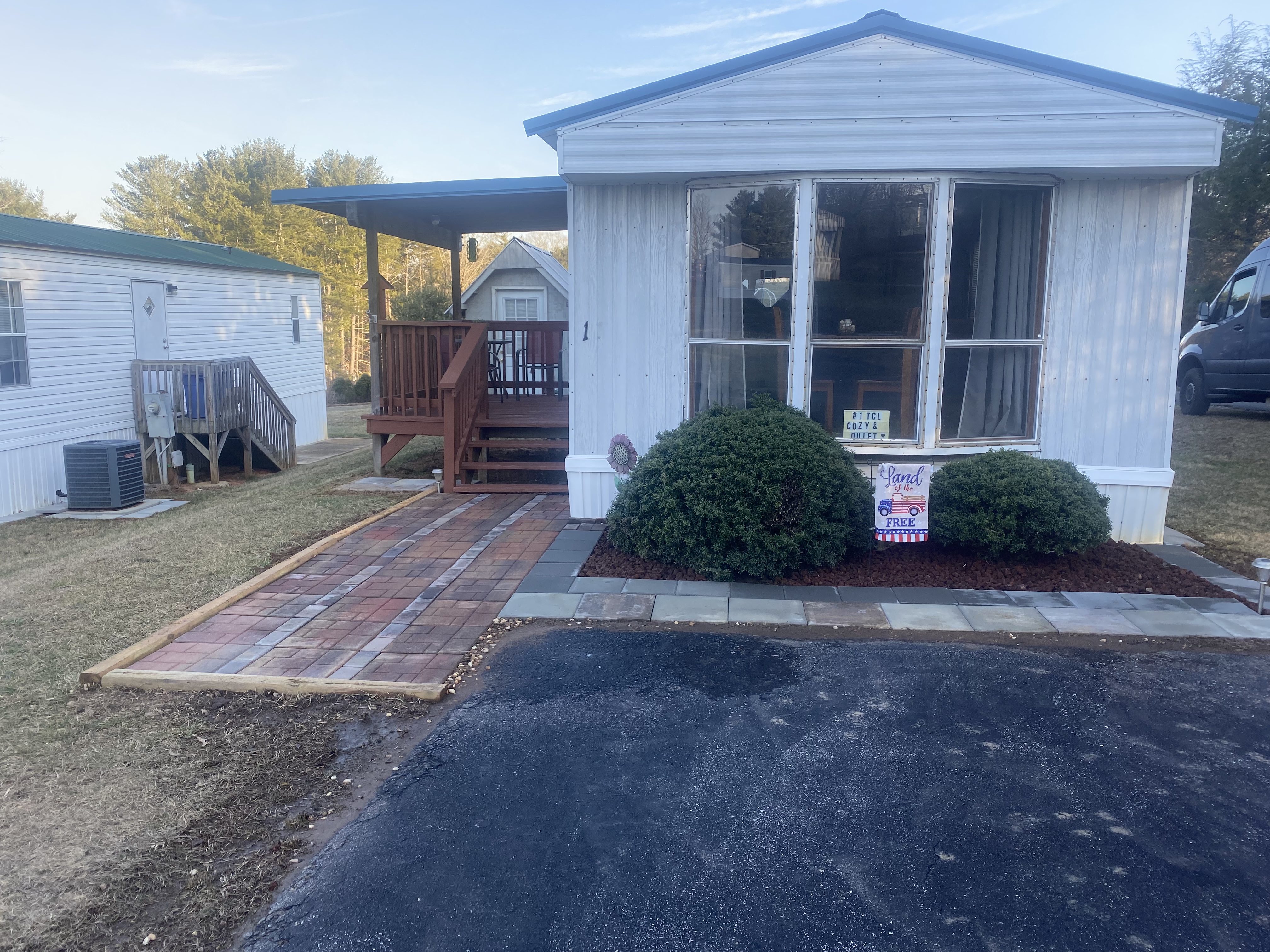 Cozy, quiet retreat near Blue Ridge Parkway. 2 bed in 28806, Asheville