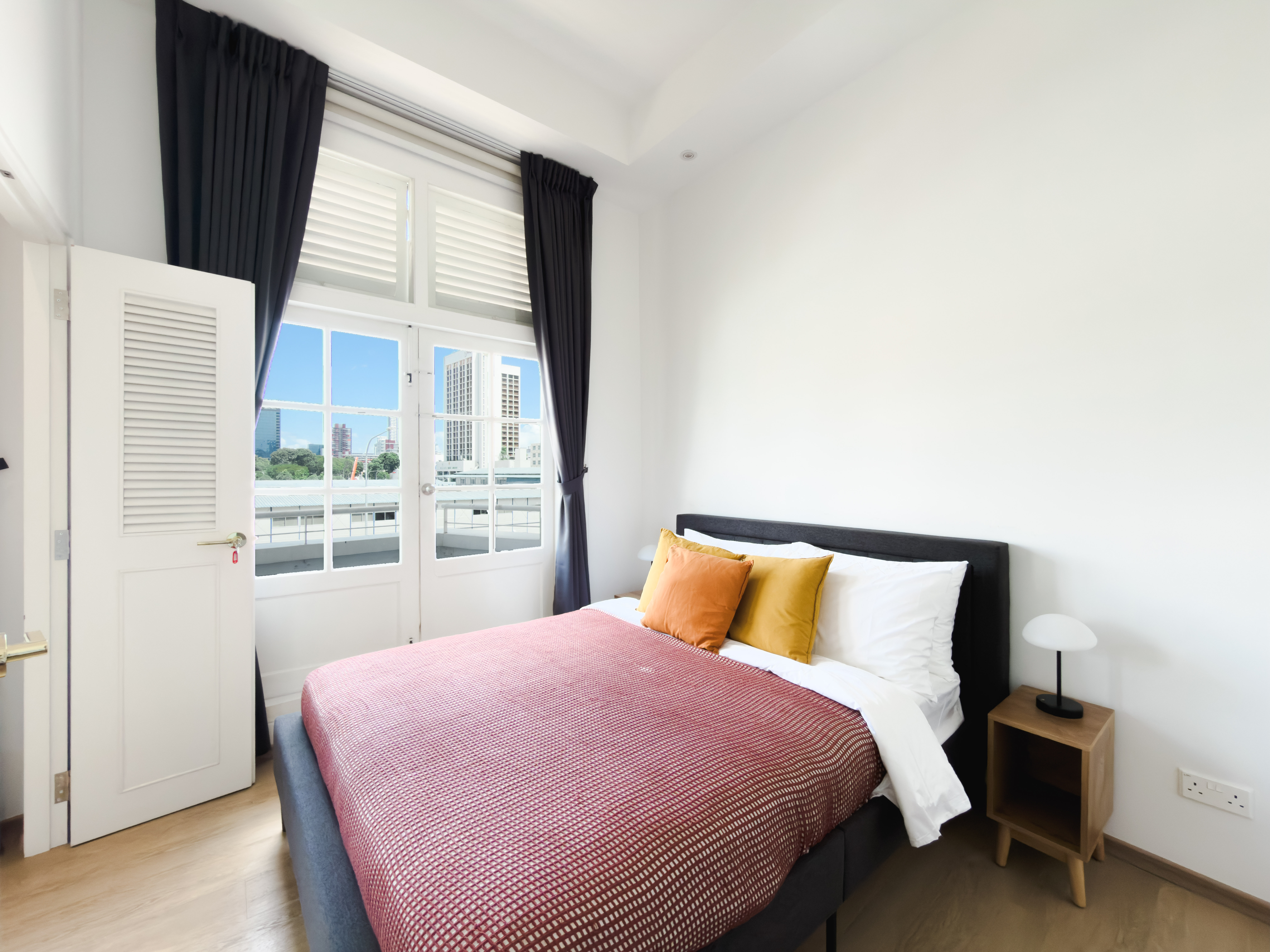 White House 1BR Apartment – Prime Bugis