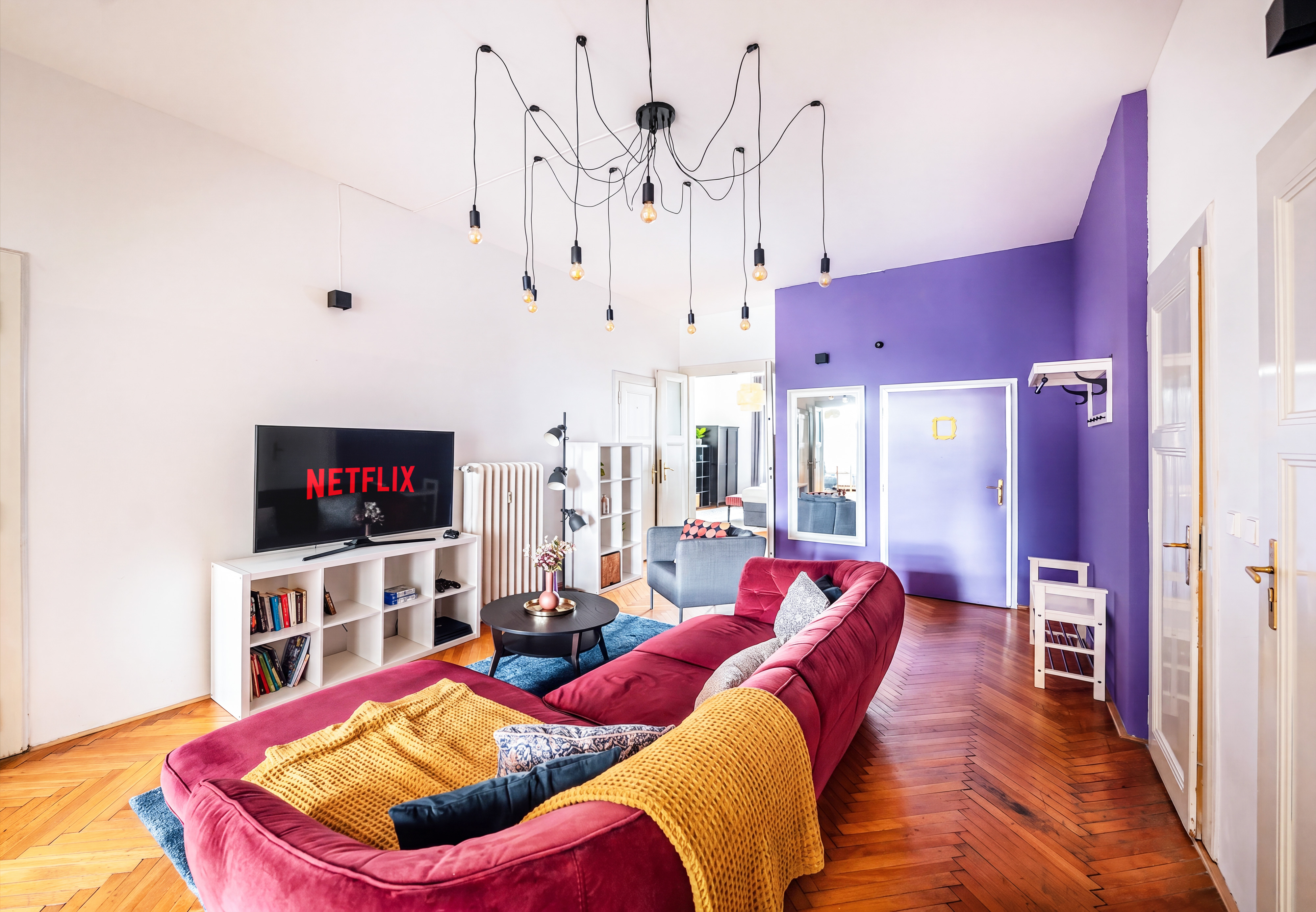 4Br+2.5Bath Cool F.R.I.E.N.D.s | Old Town