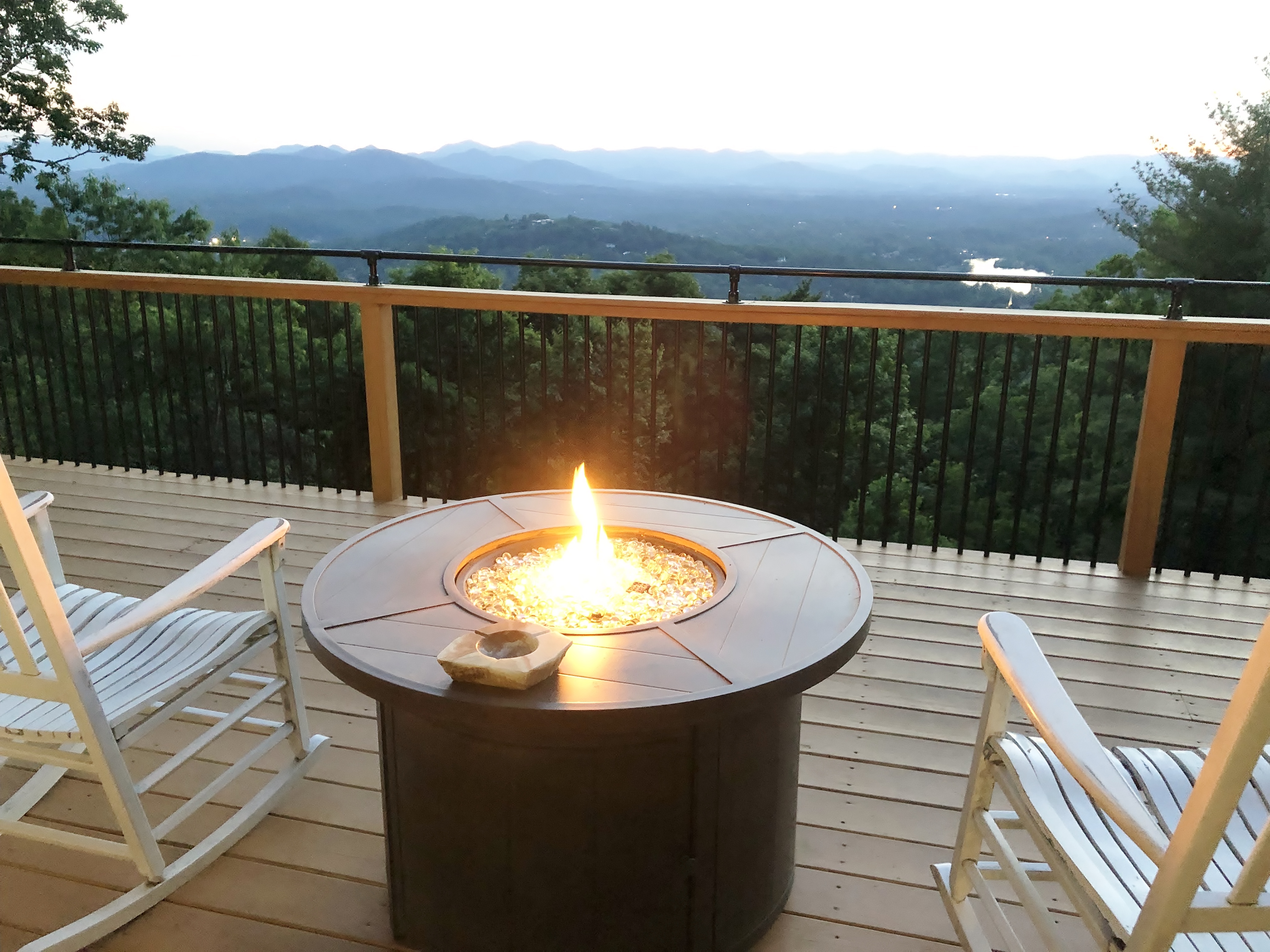 Asheville Clouding Around: 10 Mins to Downtown in 28804, Asheville