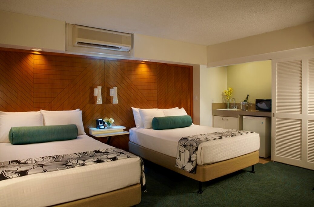Tropical Escape w/ Balcony | Free Breakfast | Pool in Primary Urban Center, Hawaii