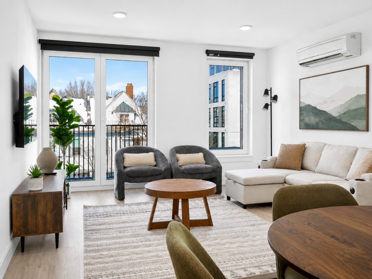 Luxury 3BR | Free Parking | Harvard/BU | ROKU TV in Allston, Boston