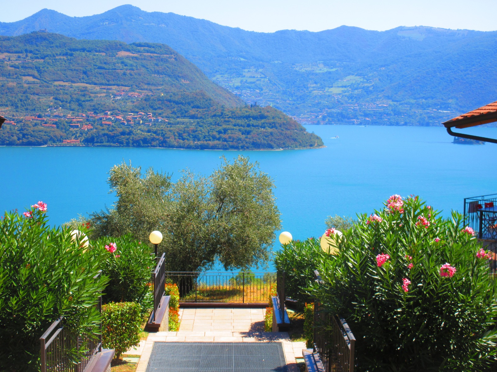 Luxe woning met Zwembad & Panoramazicht Iseomeer in Tavernola Bergamasca, Bergamo