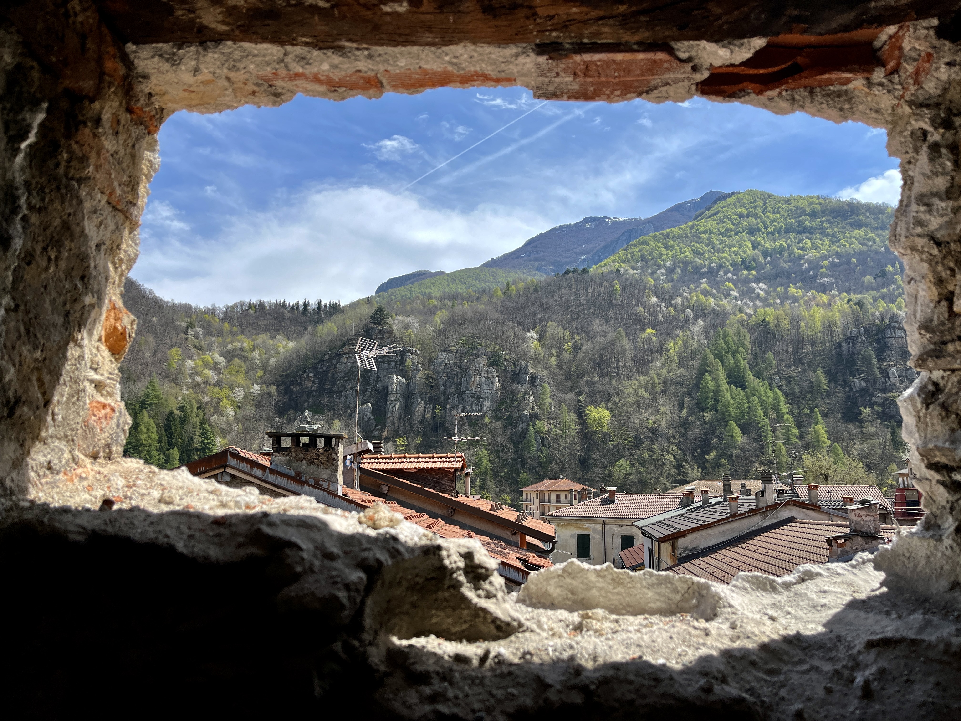Romantic nest with scenic mountain-view terrace in Rota d'Imagna, Bergamo