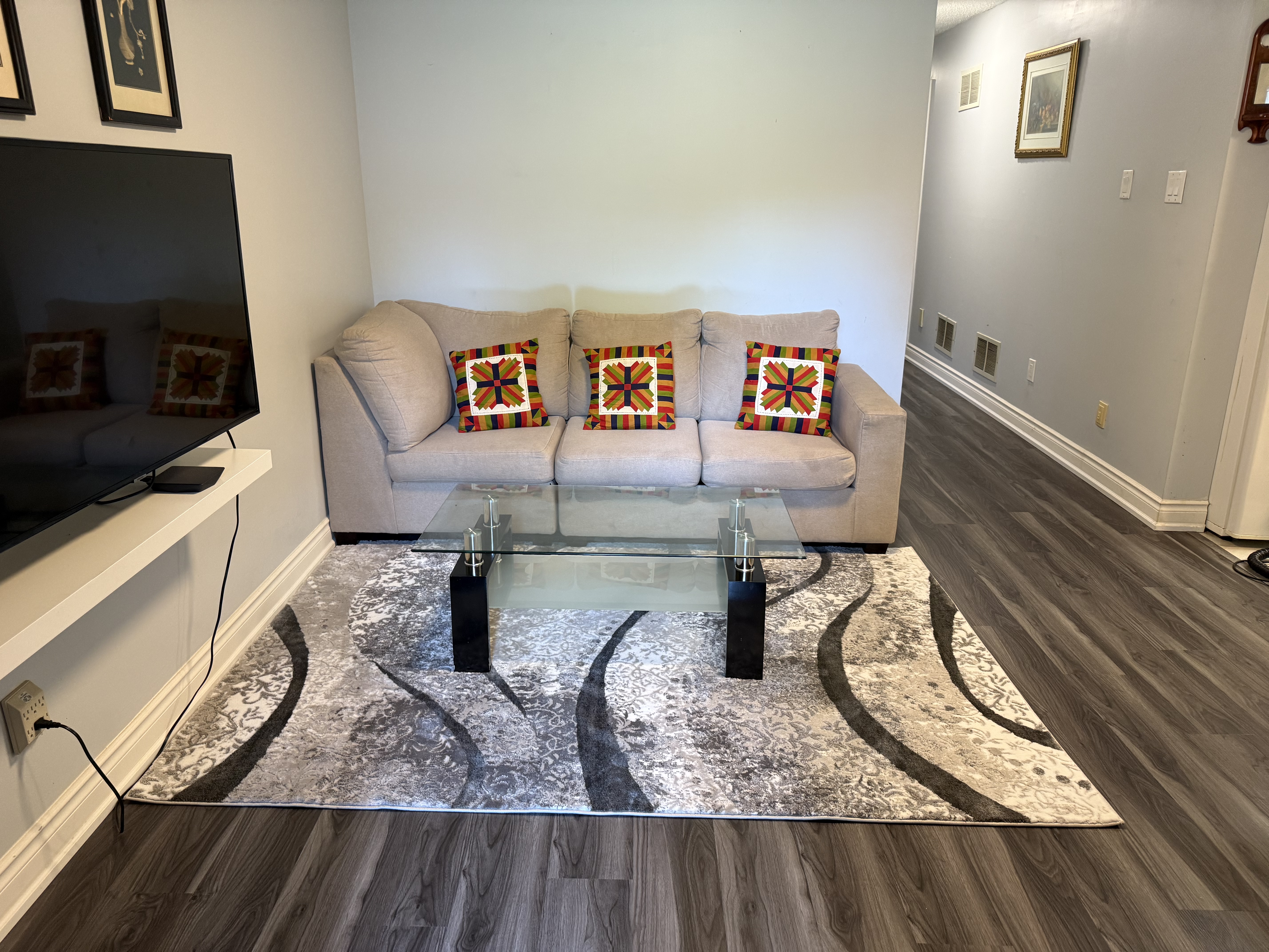 Elegant 2BR Suite Near Scarborough Bluffs Beach
