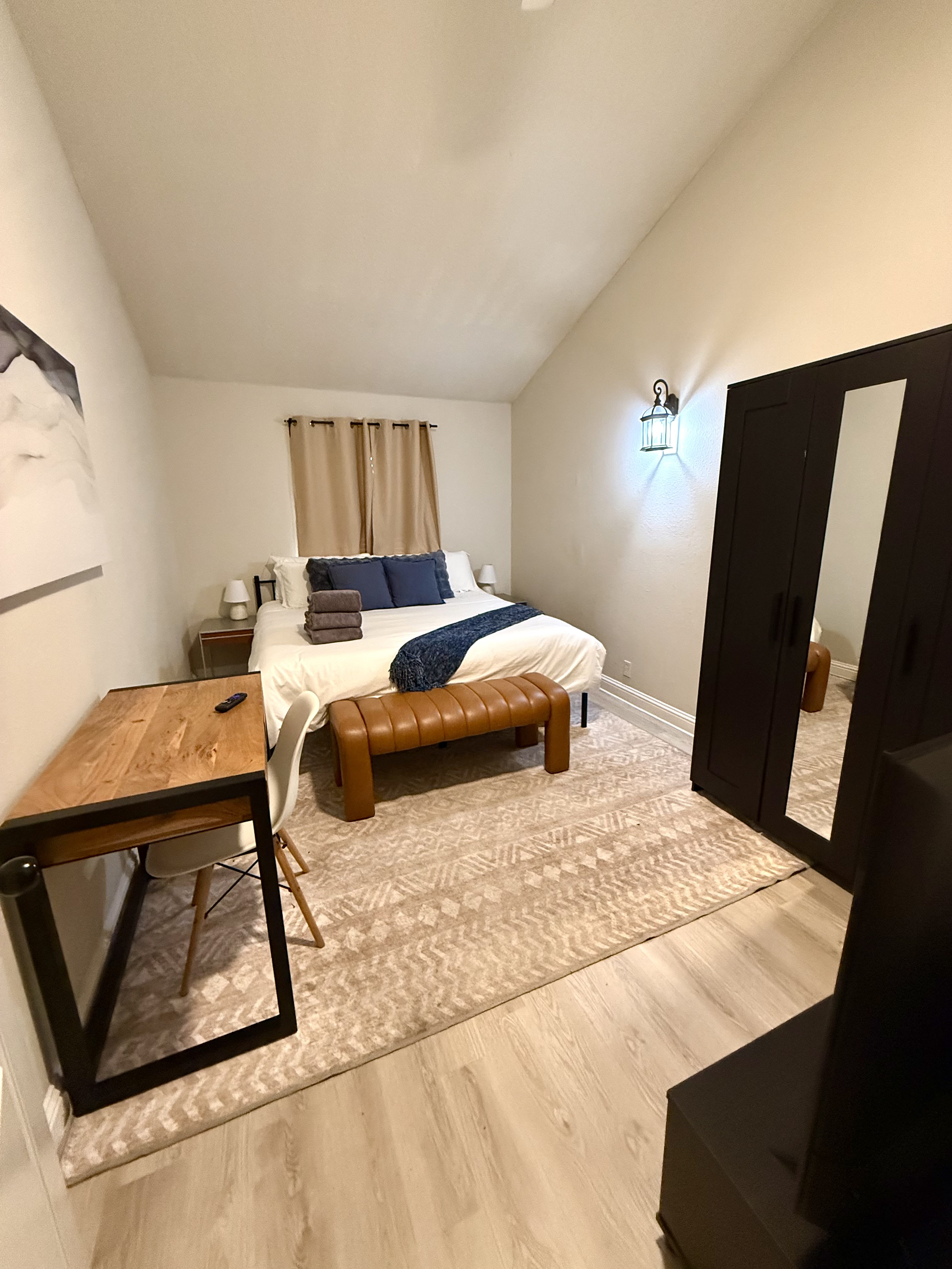 Clean/Quiet Room in South ATX- 1/2mile to Hospital in 78745, Austin