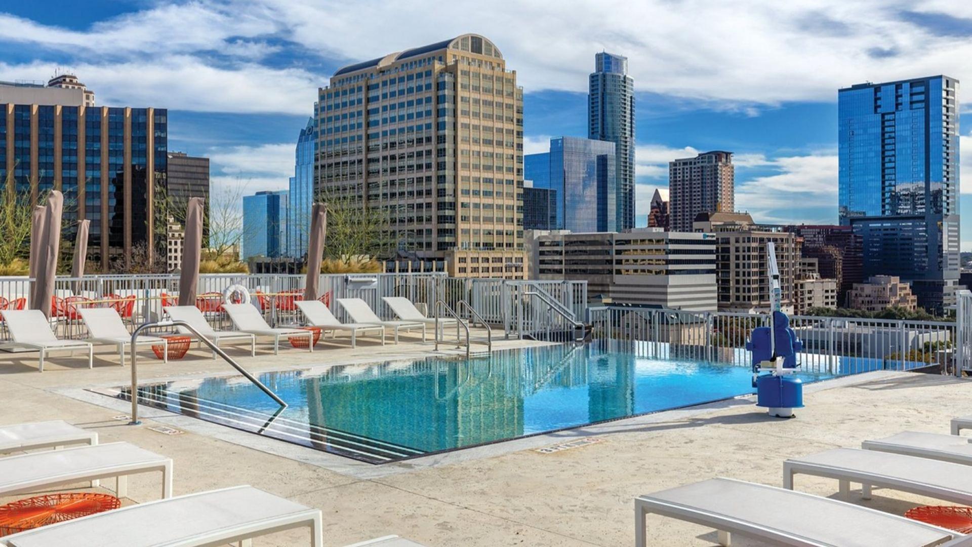 Austin Stay Near Downtown & Rainey Street in 78701, Austin