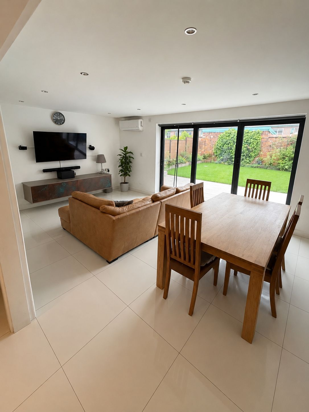 Modern Luxury Retreat with Garden in Withington, Greater Manchester