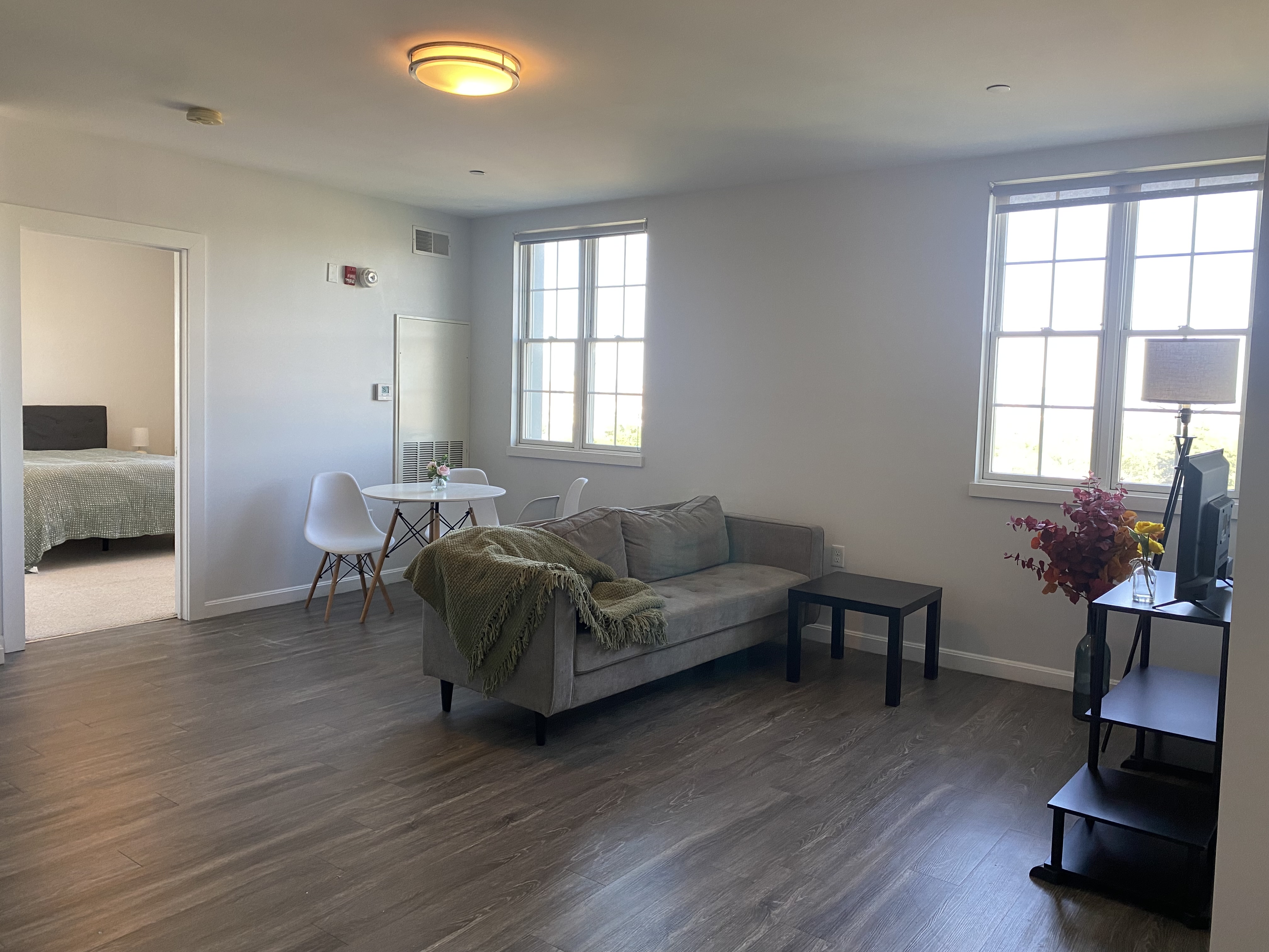 Charming 2BR, In-Unit Laundry, On-Site Parking in Brighton, Boston