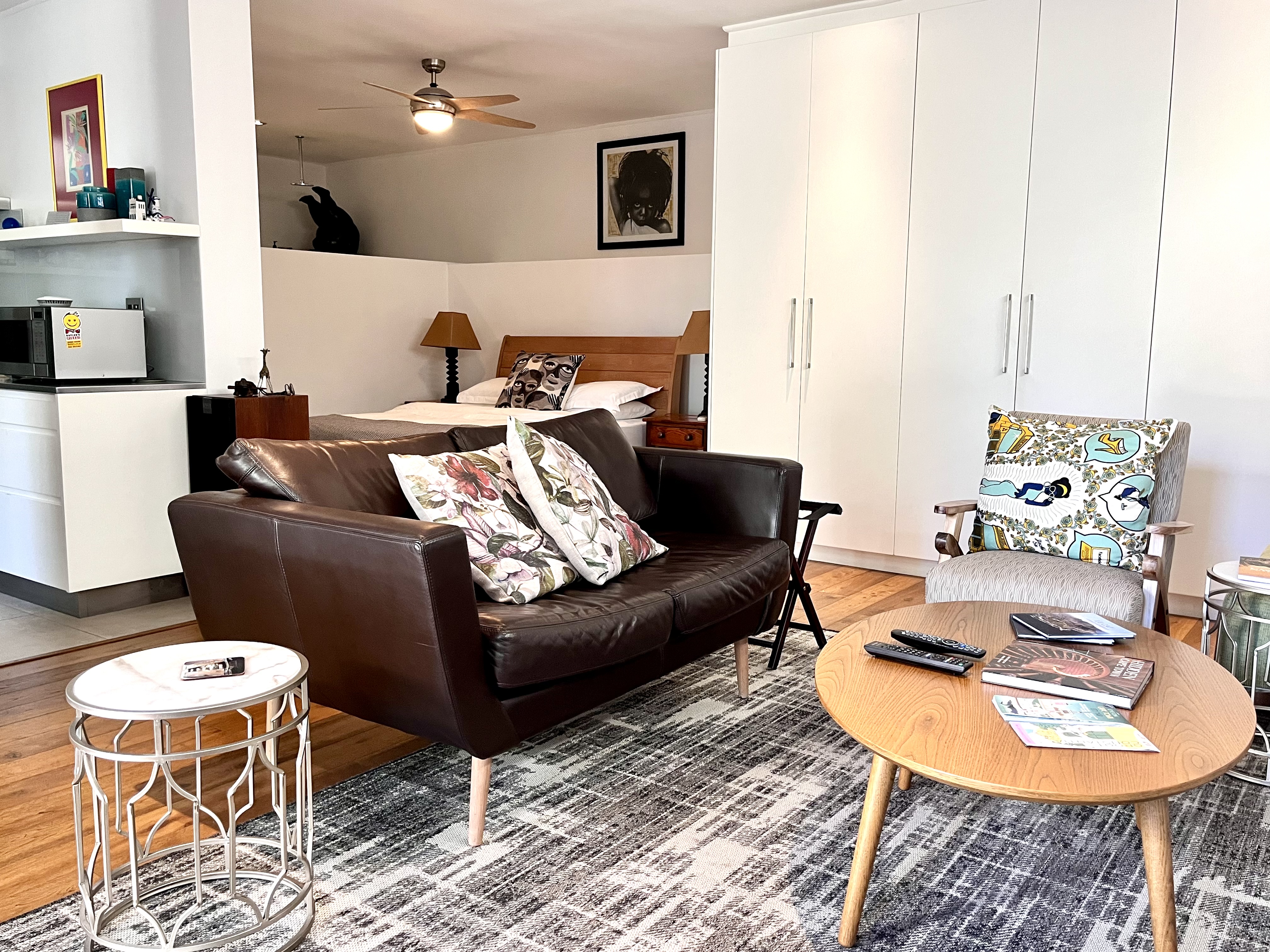 Super clean Comfort studio off trendy Kloof St.