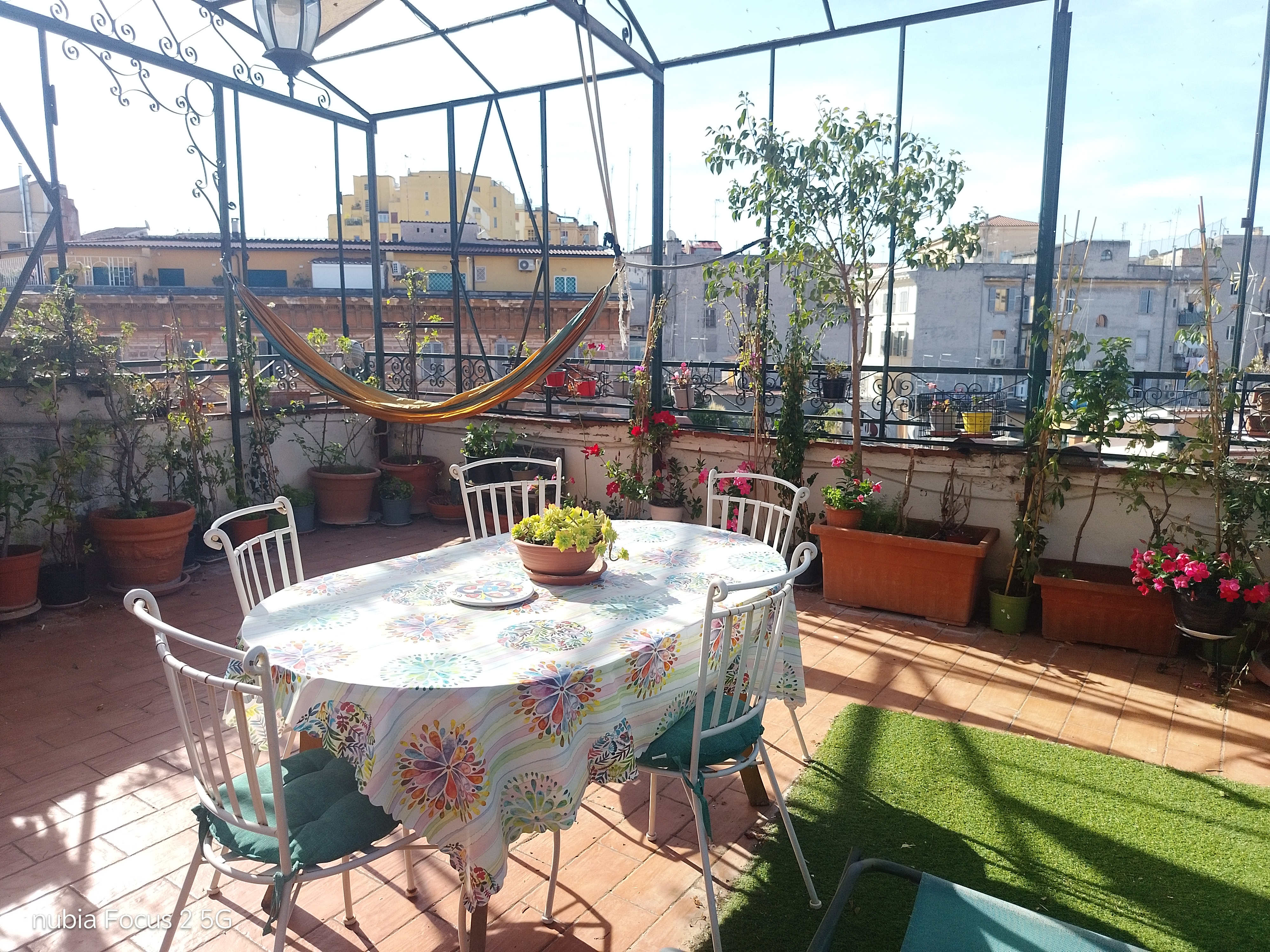 Cosy single for girls near Colosseum with terrace