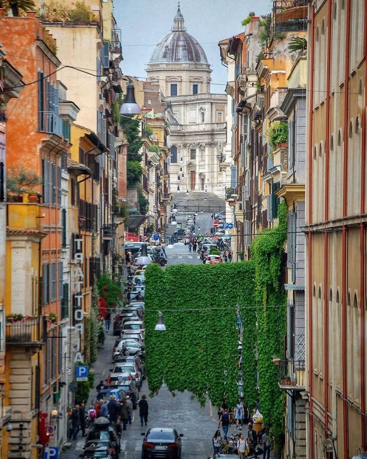 Cosy single for girls near Colosseum with terrace