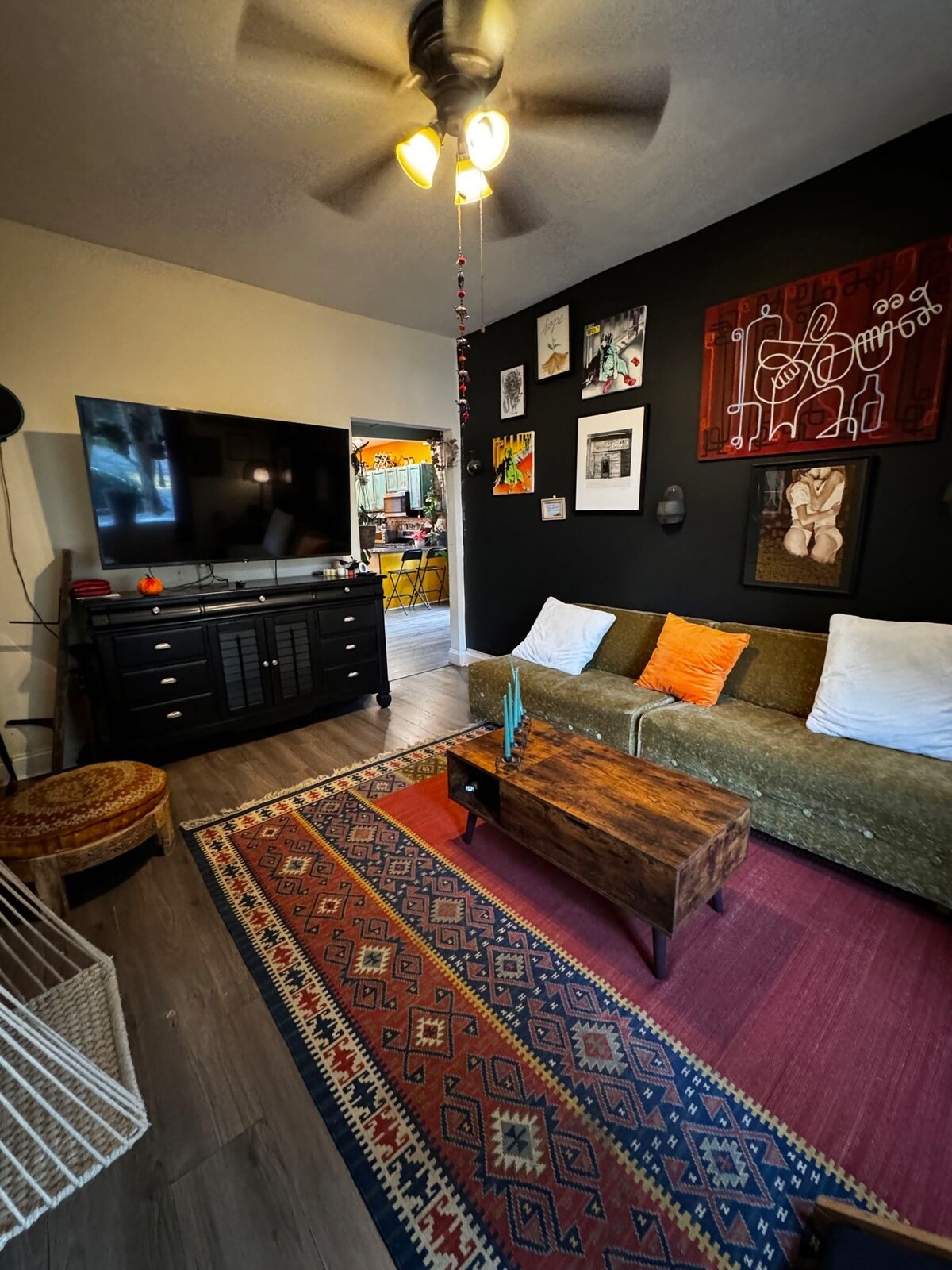 Homey, cozy and comfortable! in North Lawndale, Chicago