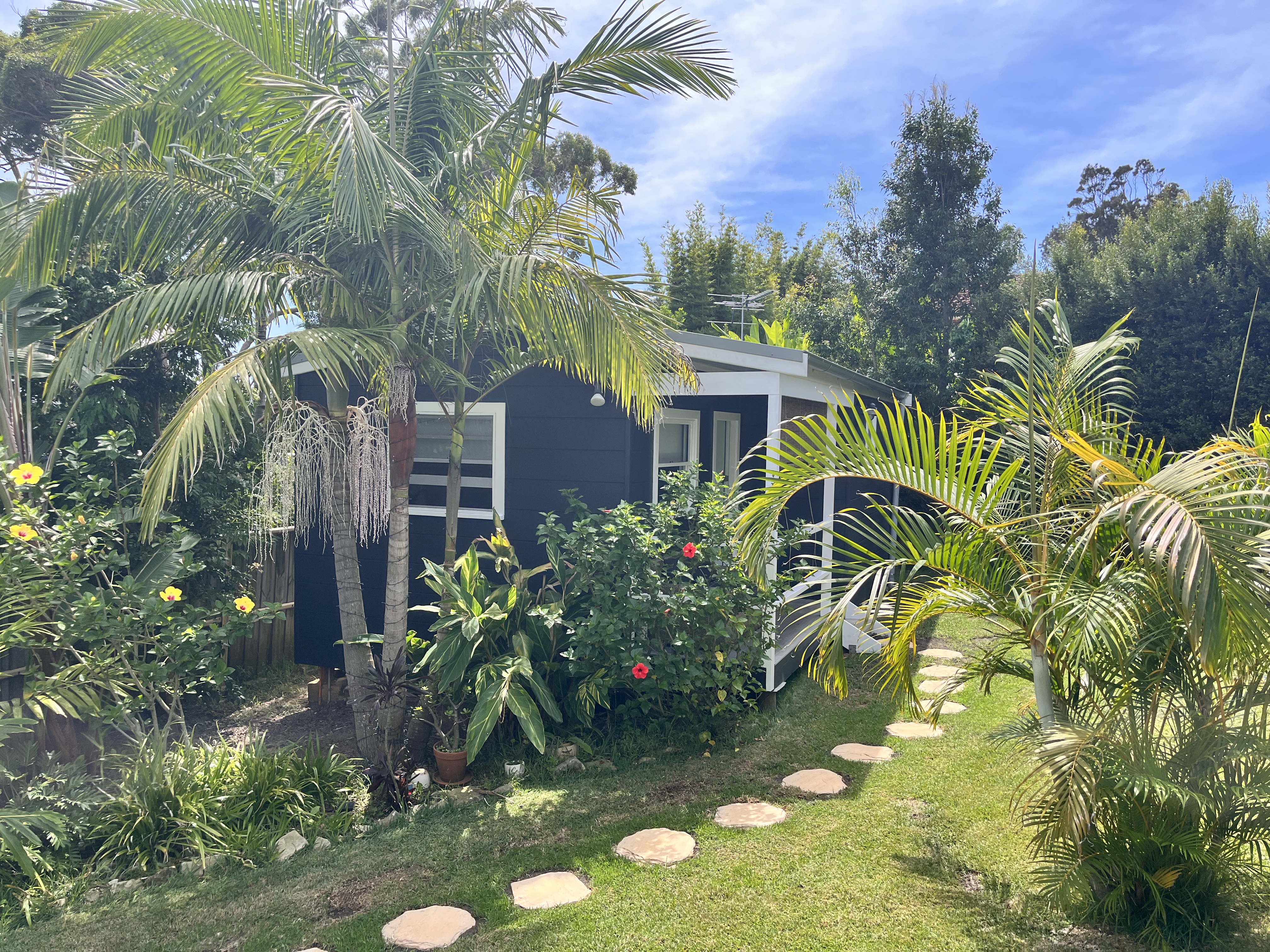 The Hideaway - Guesthouse 5 minutes walk to Beach