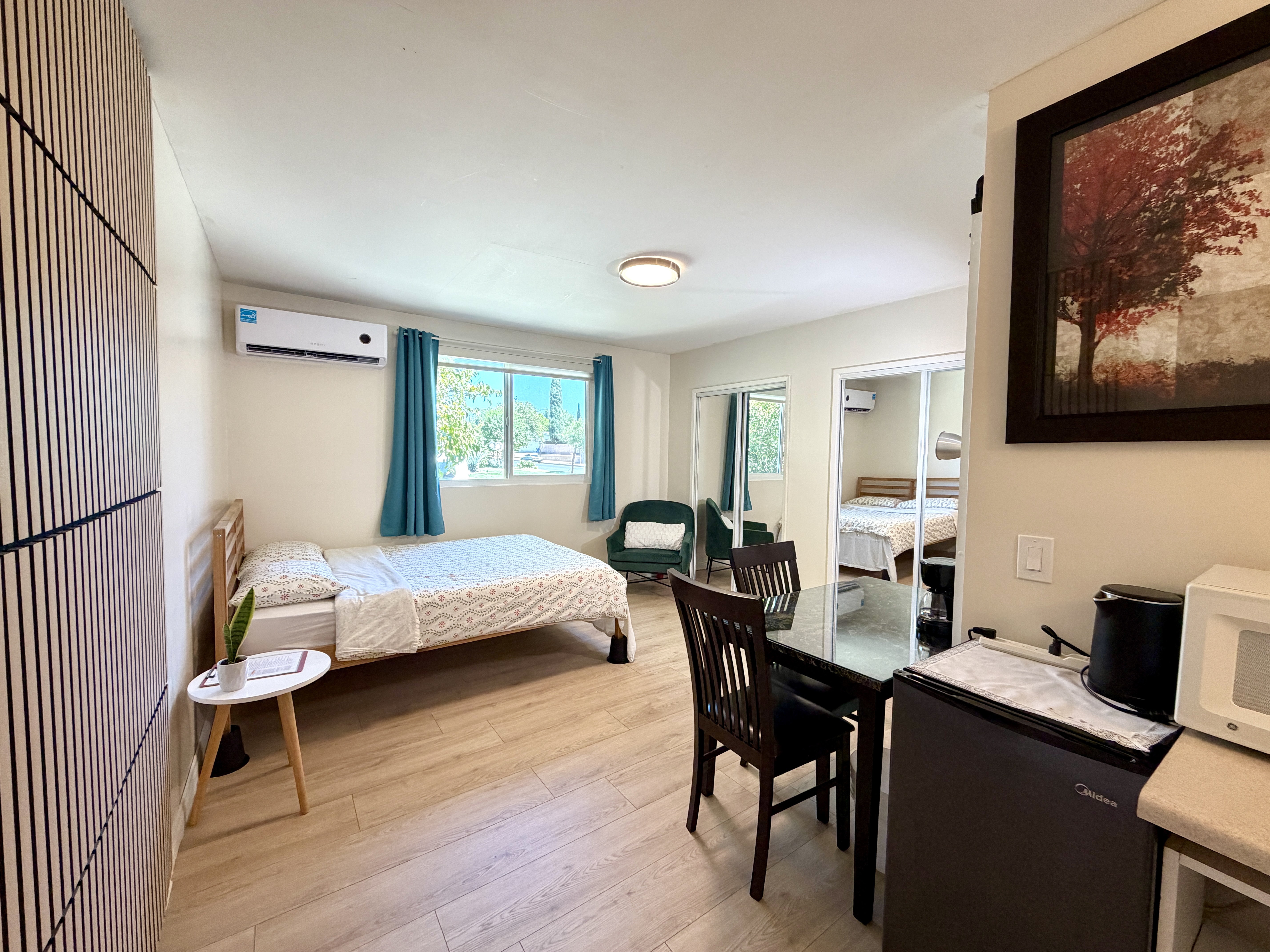 Studio recently renovated, Private entry, spacious