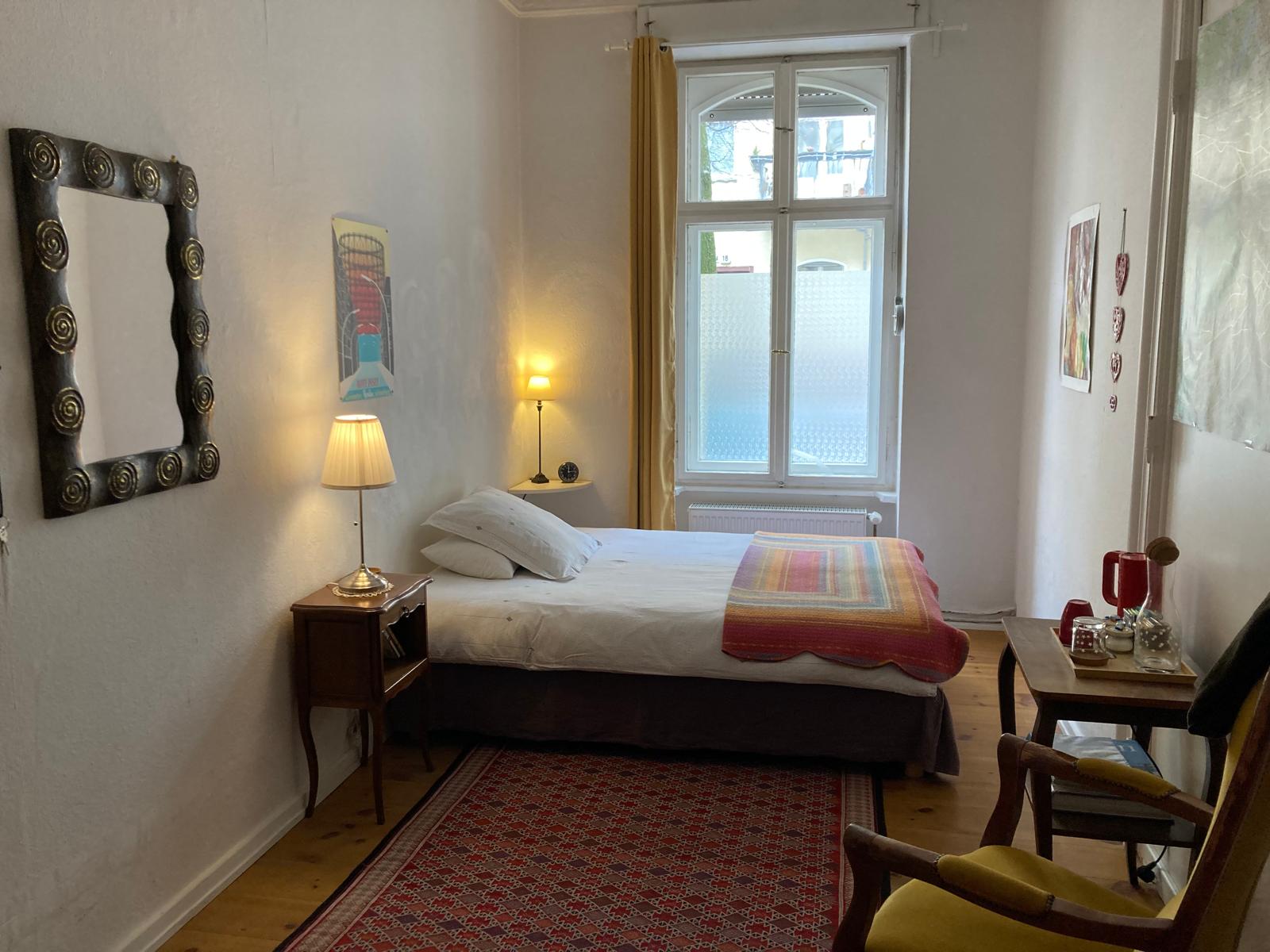 Calm and Spacious Room ~ Rote Insel, Schöneberg