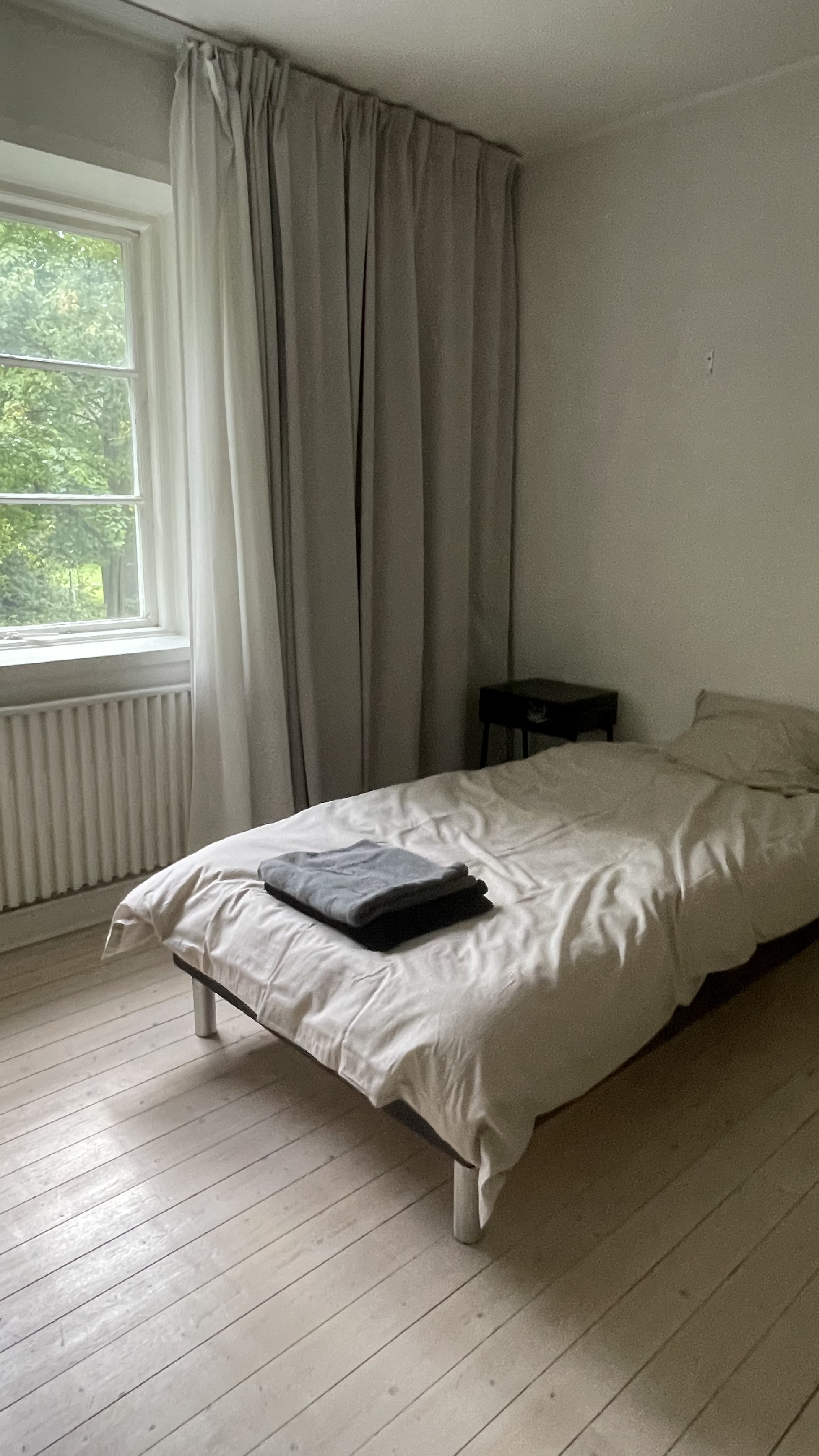 Light quiet studio 10min to city center and nature