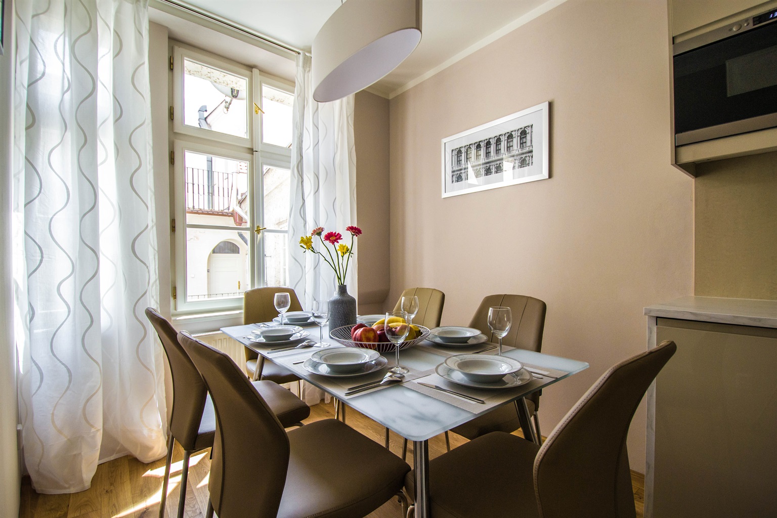 Unique 3BDR apt 250m from the Charles Bridge