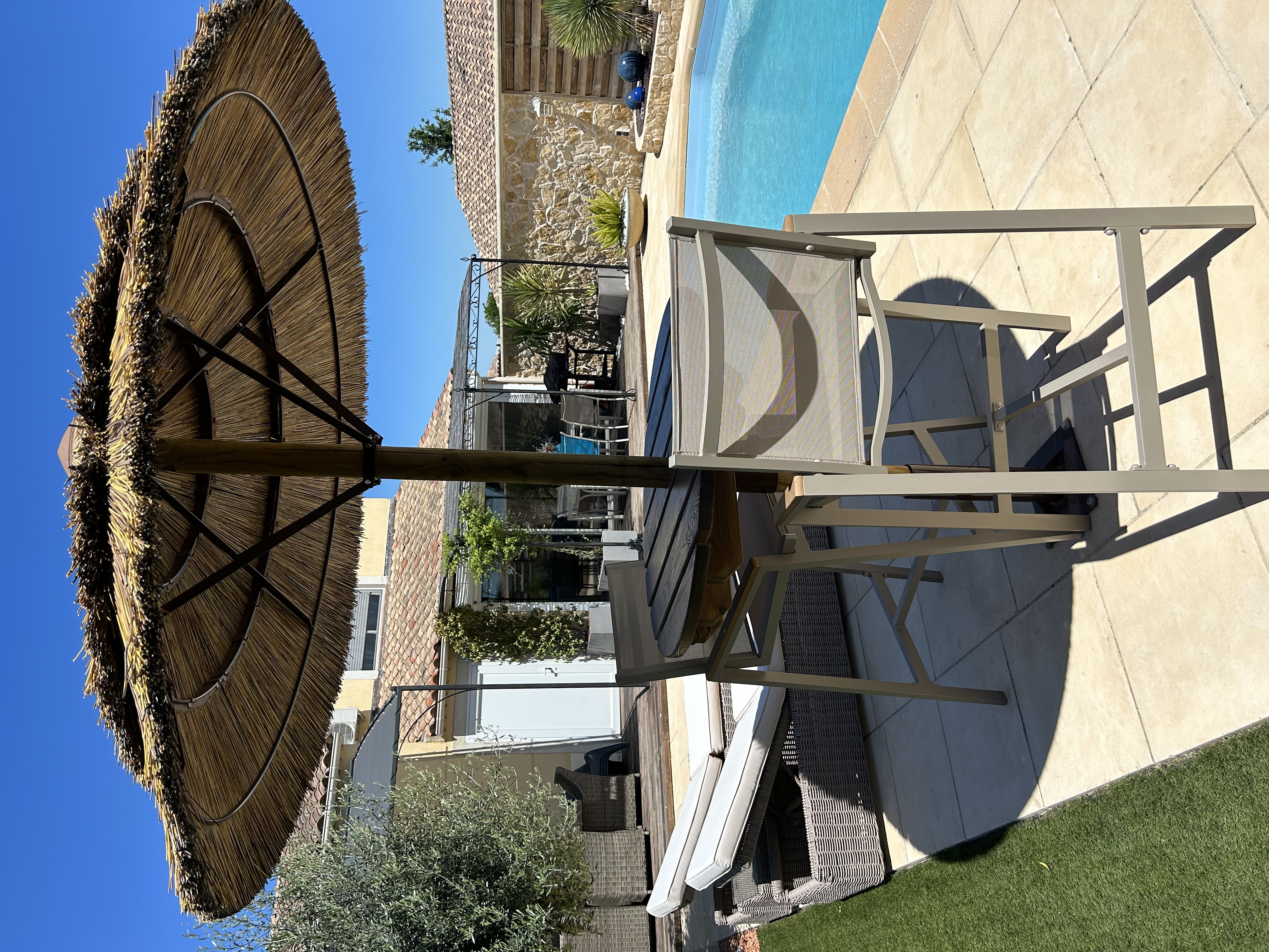 Furnished duplex apartment with pool view