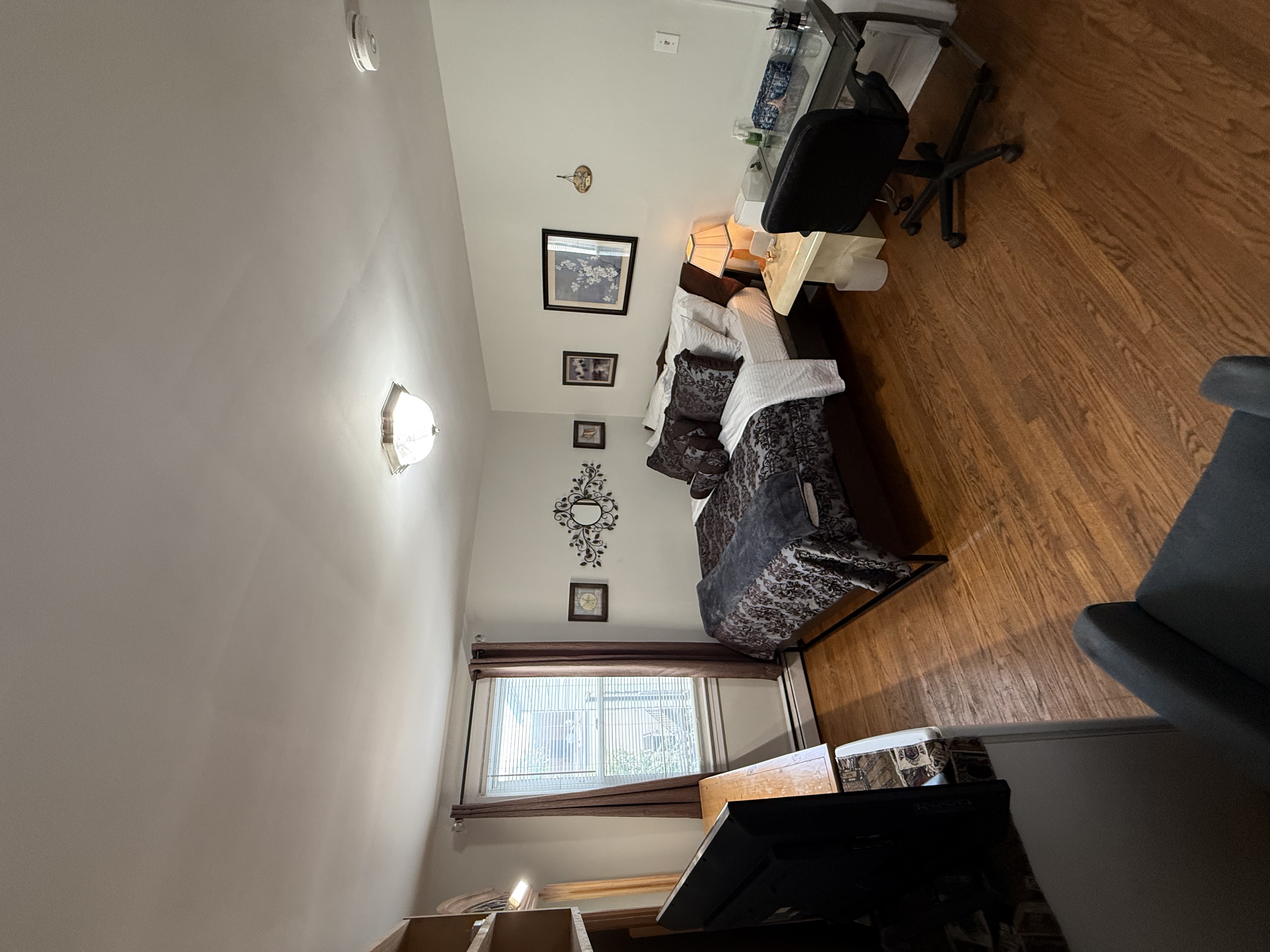 Spacious comfy friendly near EWR-7min/NYC-15min in East, Newark