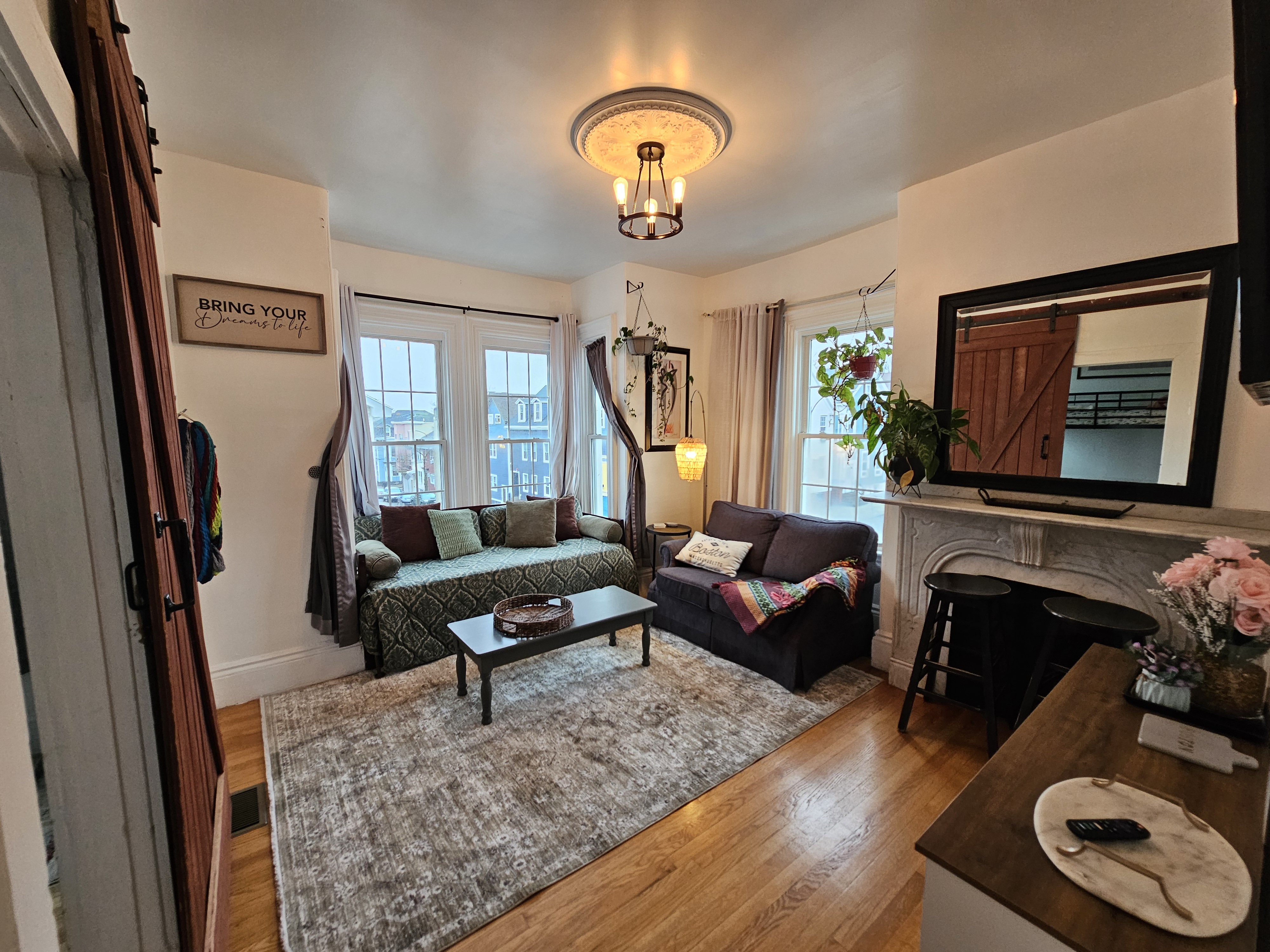 Boston Country Landing / Logan Airport/Train 3Bed