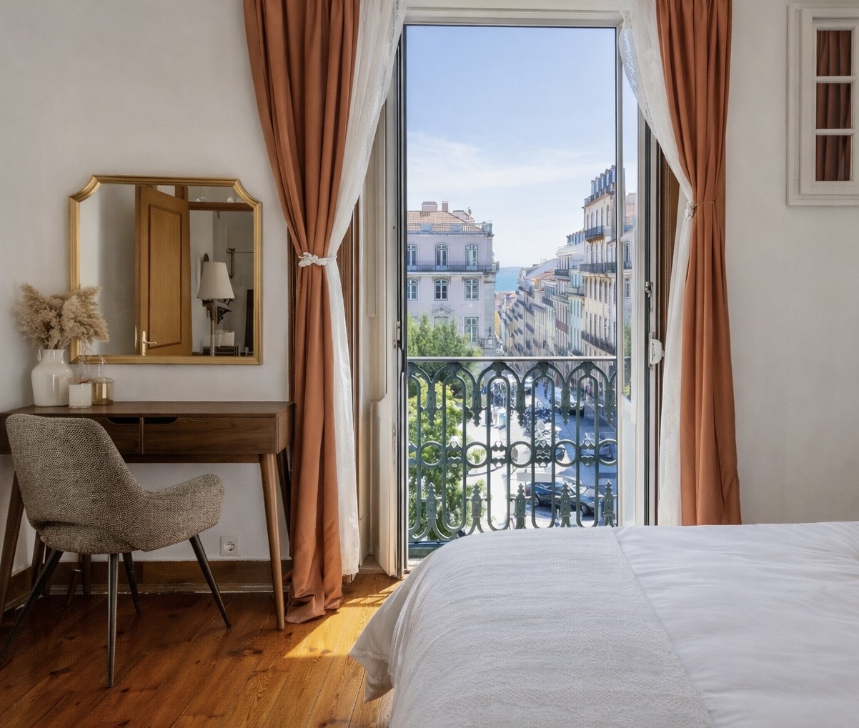 Center cozy flat in Lisbon; Best location and view