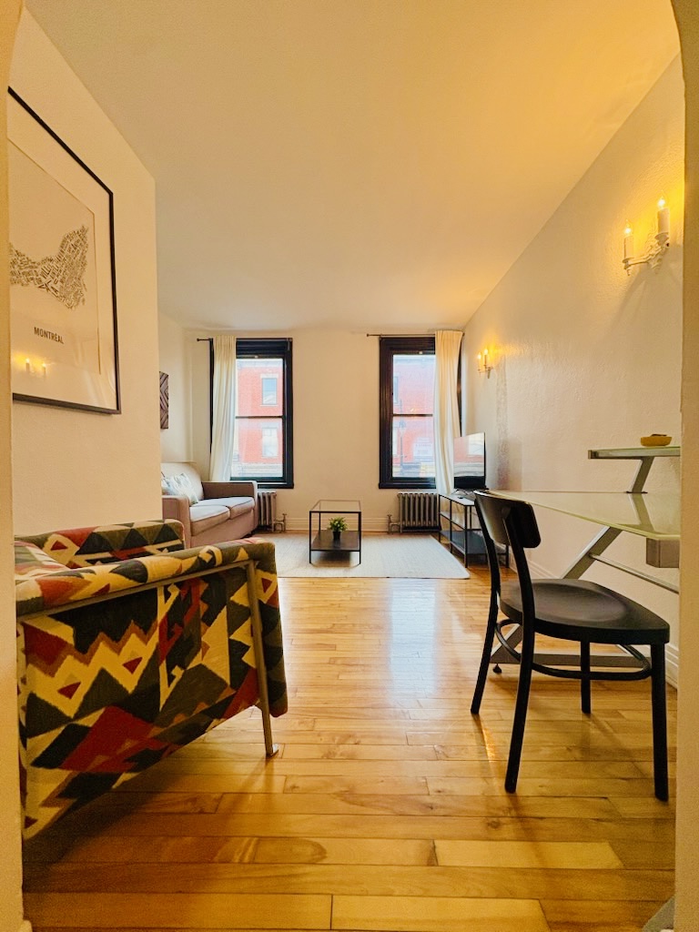 CHARM OF THE PLATEAU ❤️ BEST LOCATION•DECK•AC•COZY!
