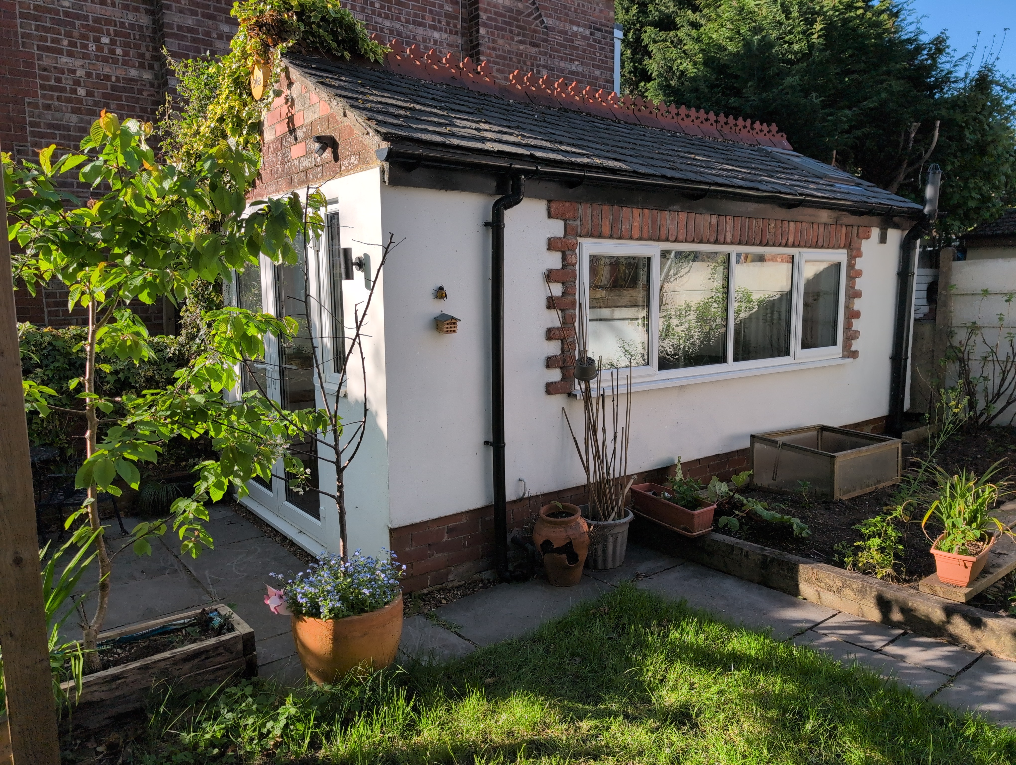 "The Workshop" studio apartment in leafy suburb in Whalley Range, Greater Manchester