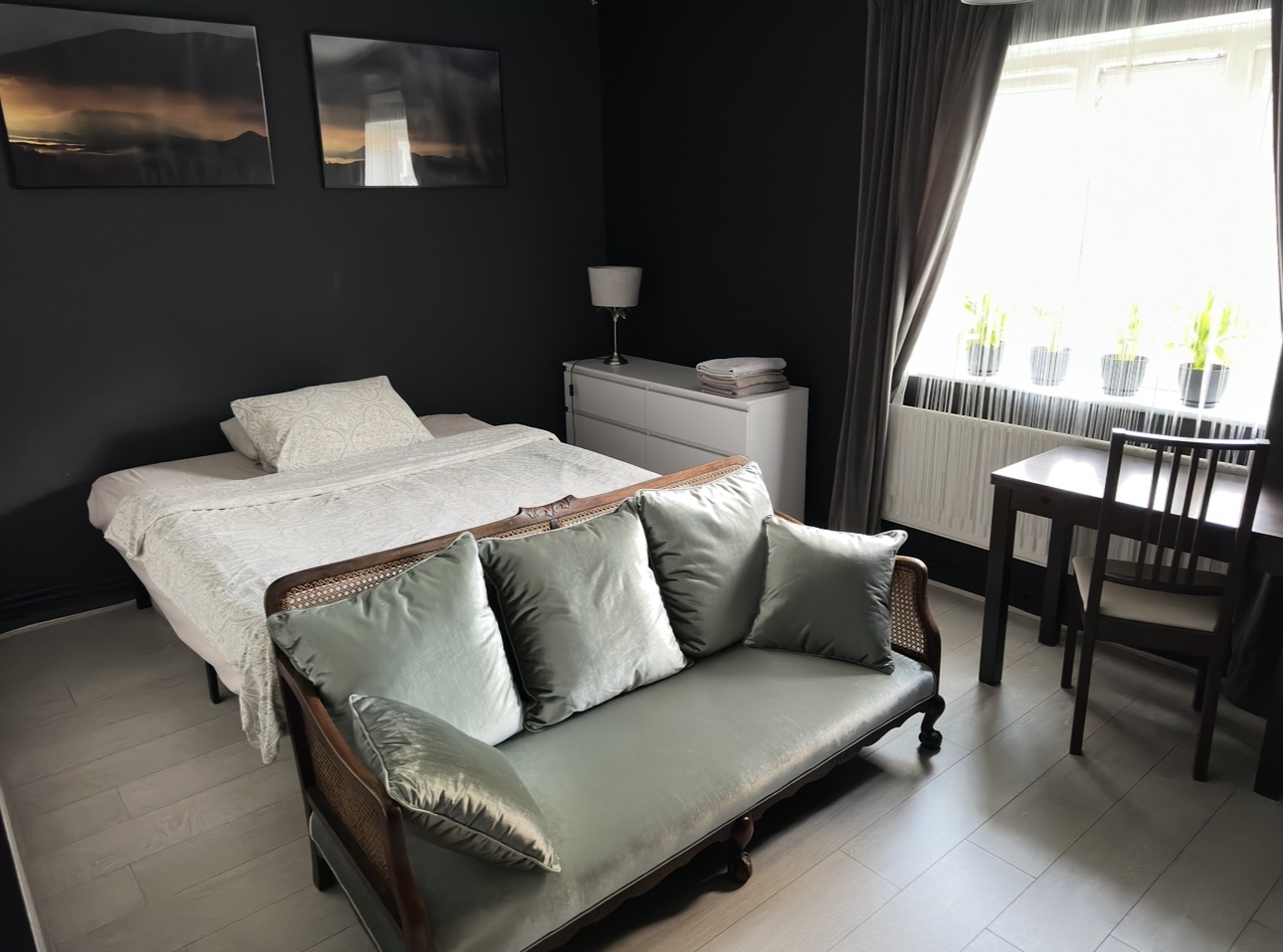 Large quiet Bedroom