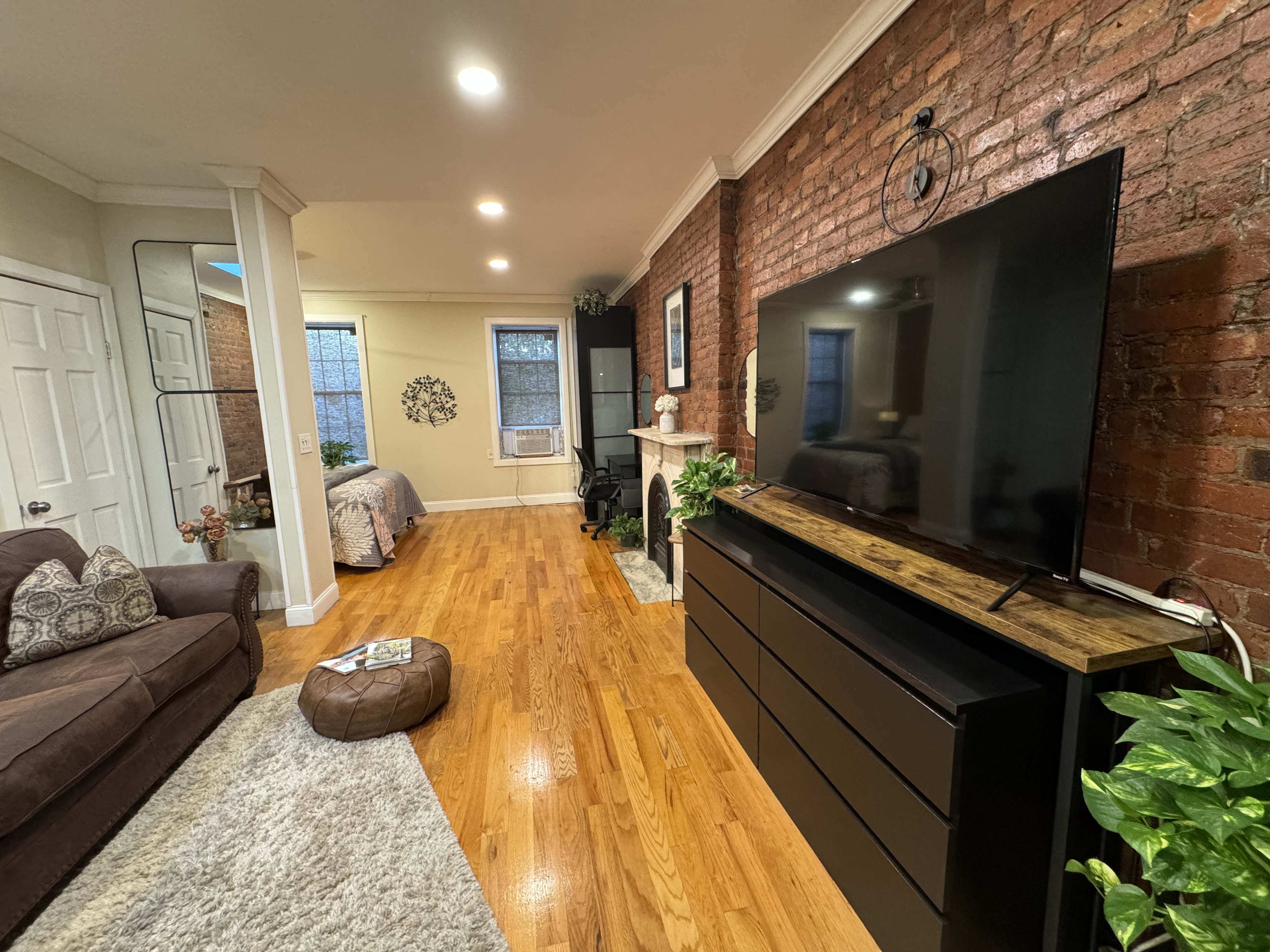 Spacious Top Floor Open Loft Suite