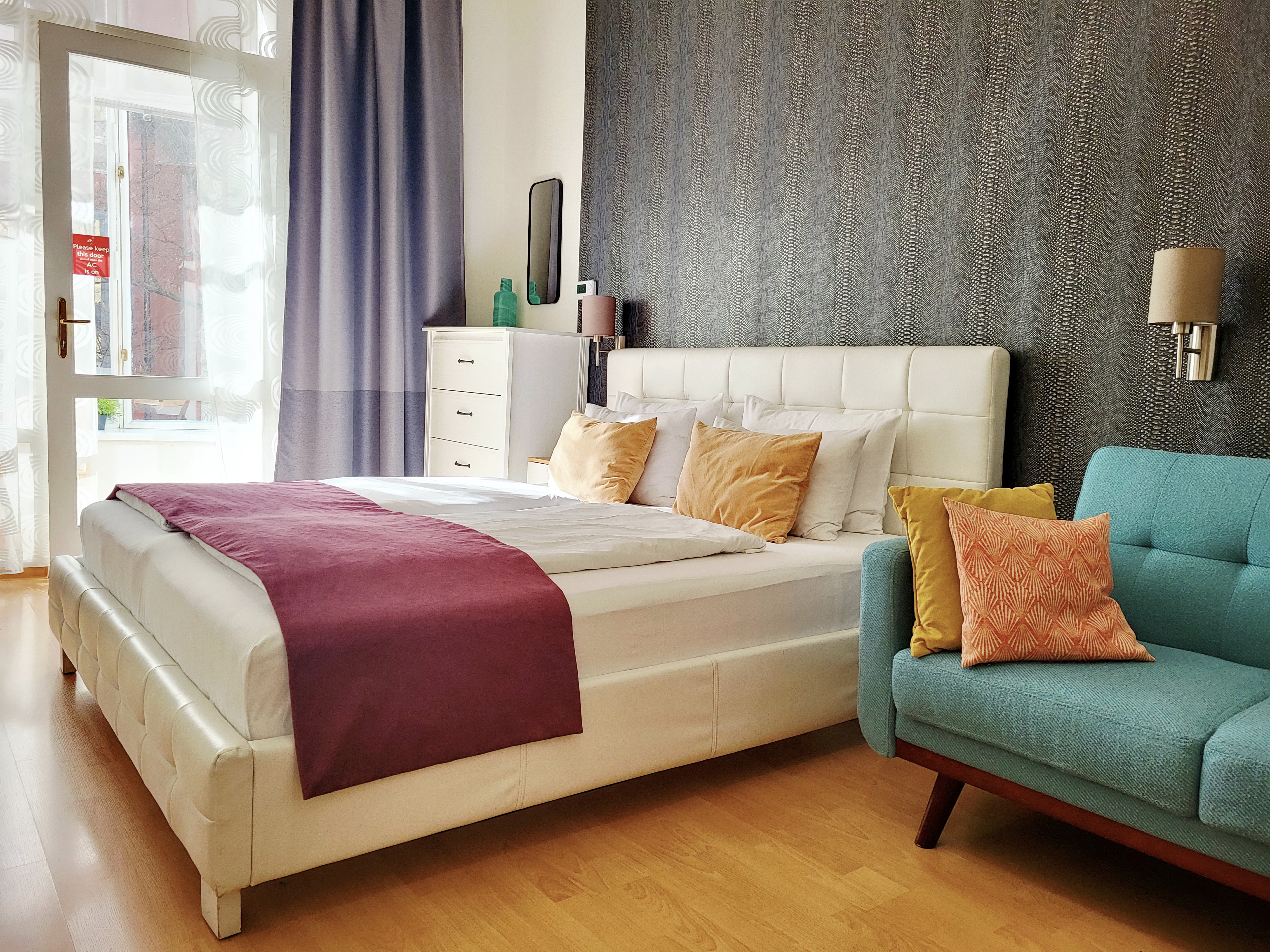 Central • King Bed • Free Parking • AC • Balcony