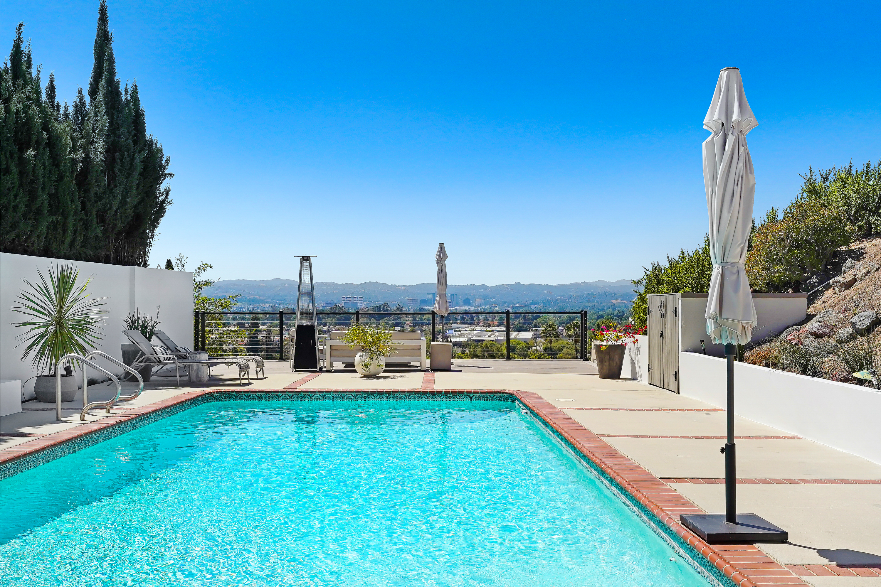 LA, Top of the Hills, Views, Pool, Private Suite