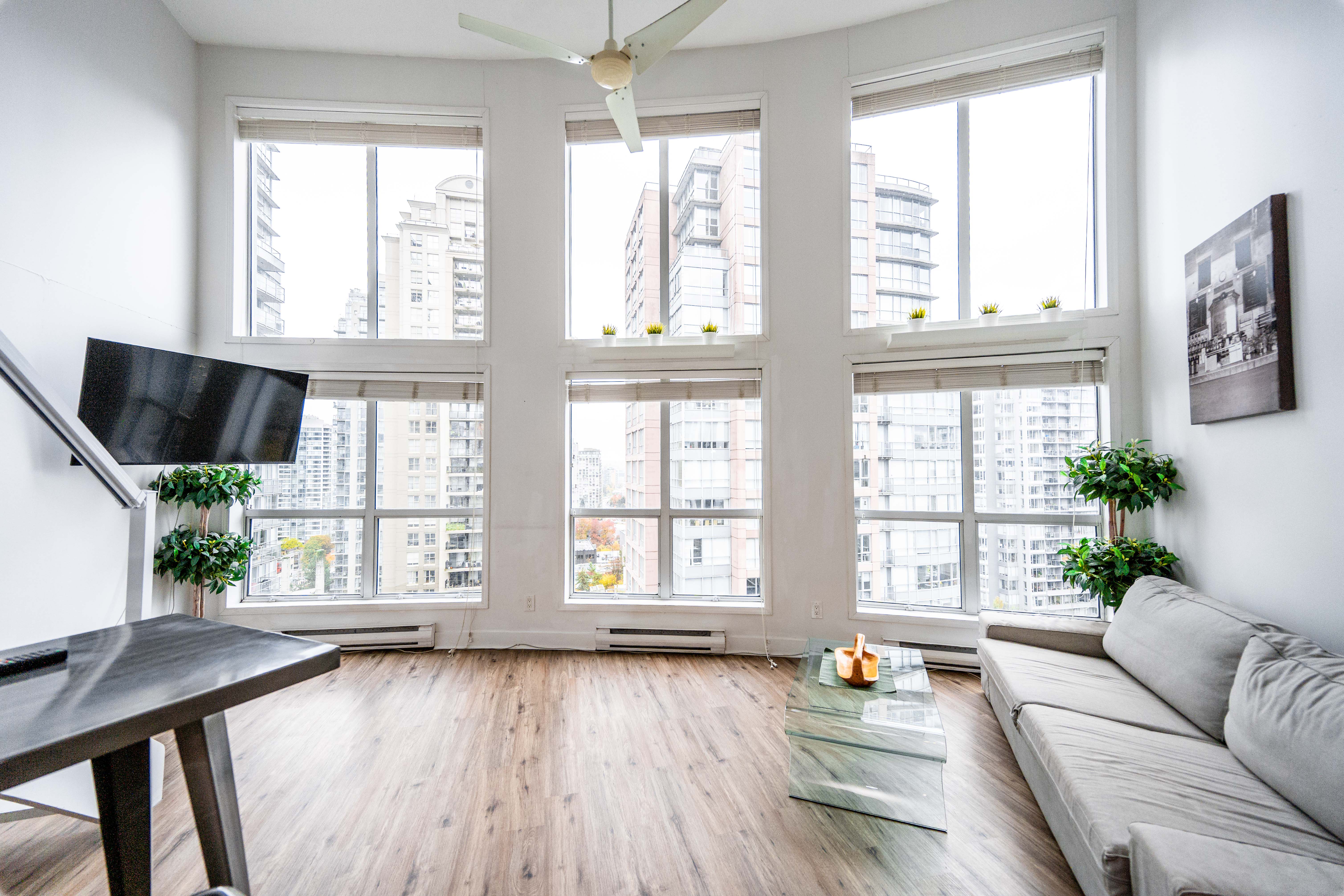 Unique Loft Central Location in Downtown Vancouver & Parking