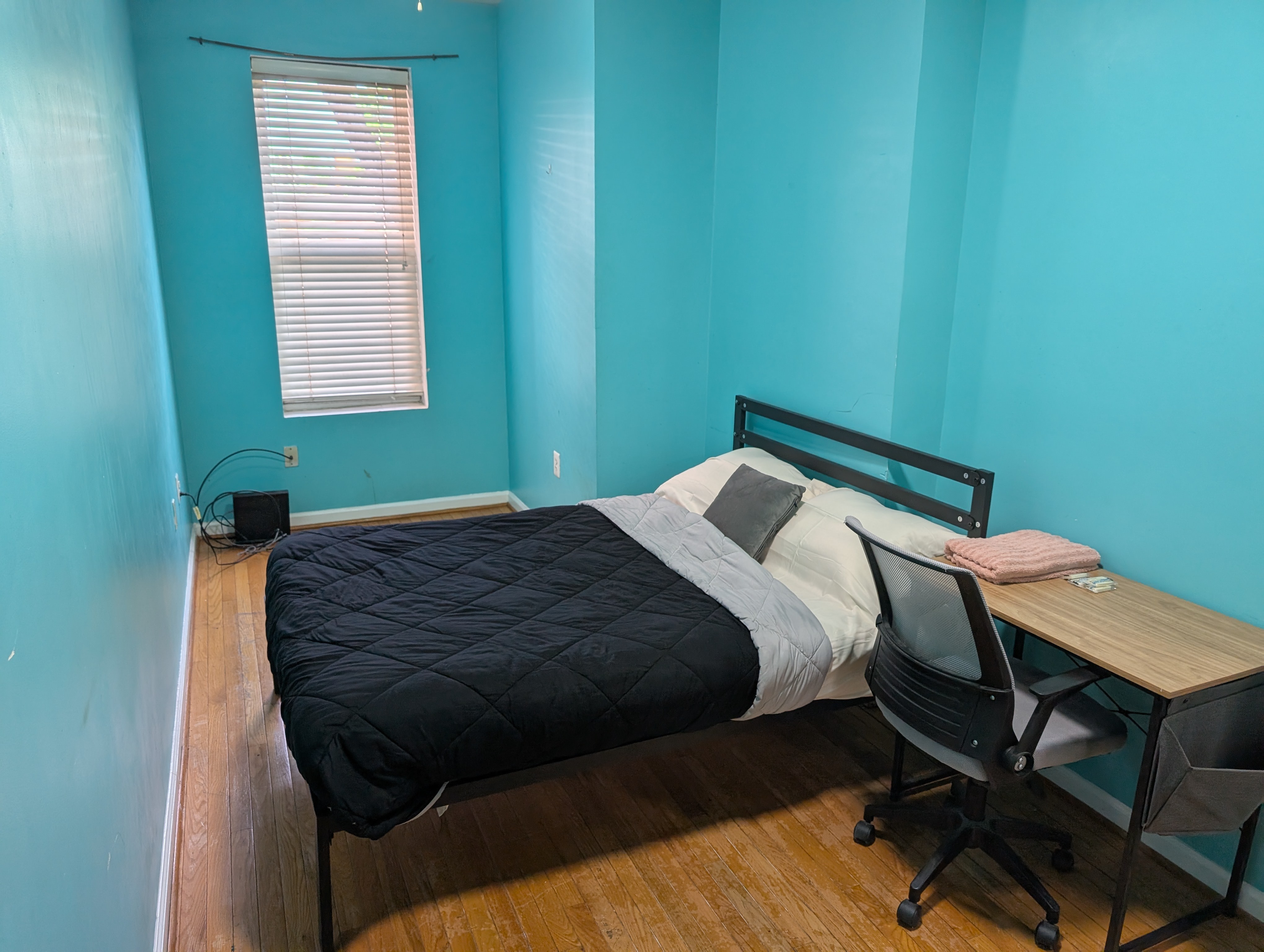 Nice room for rent on 18th st, few mins to Dupont in Dupont Circle, Connecticut Avenue/K Street, Washington Dc