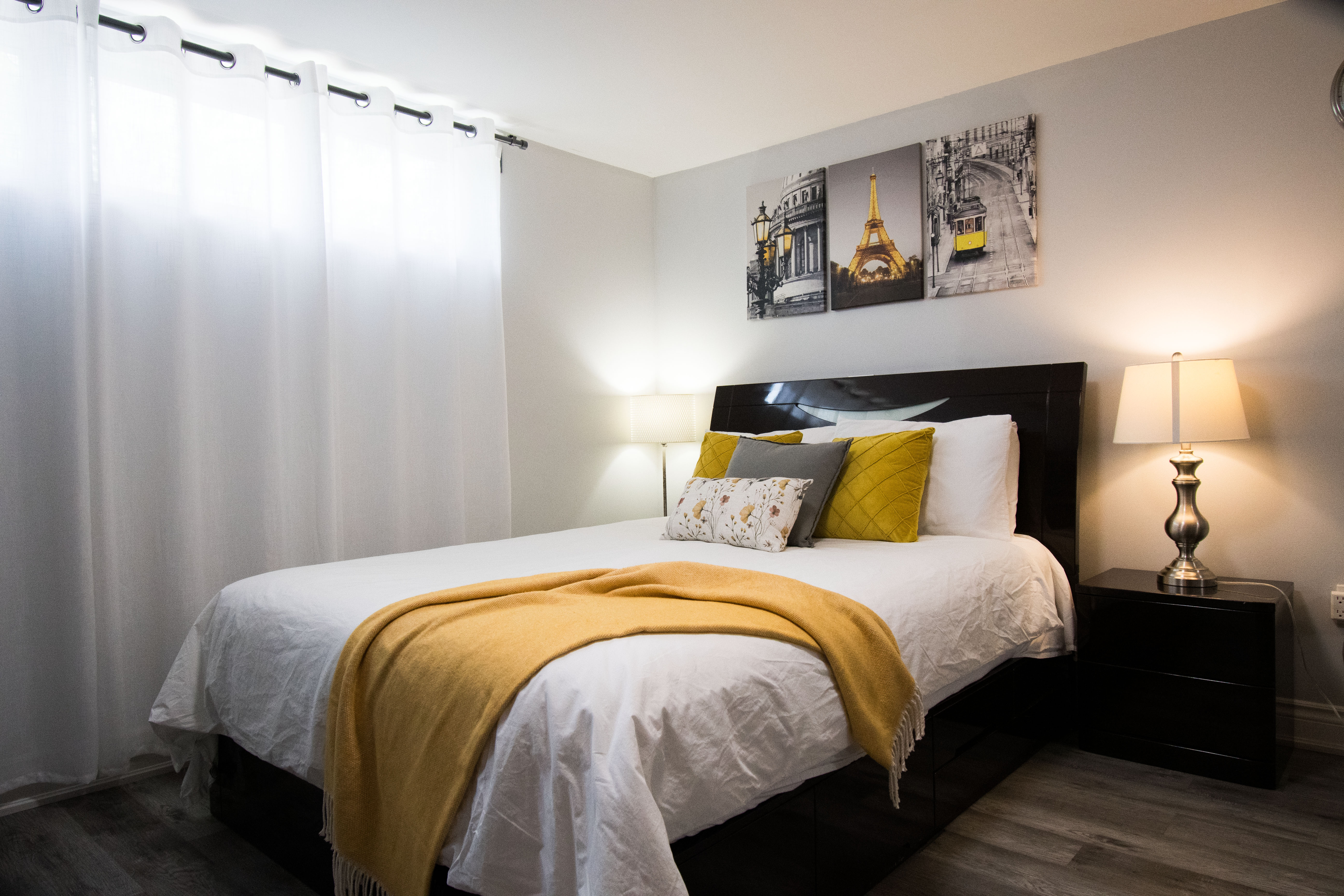 Modern Private Suite - Own Entrance Parking & WiFi