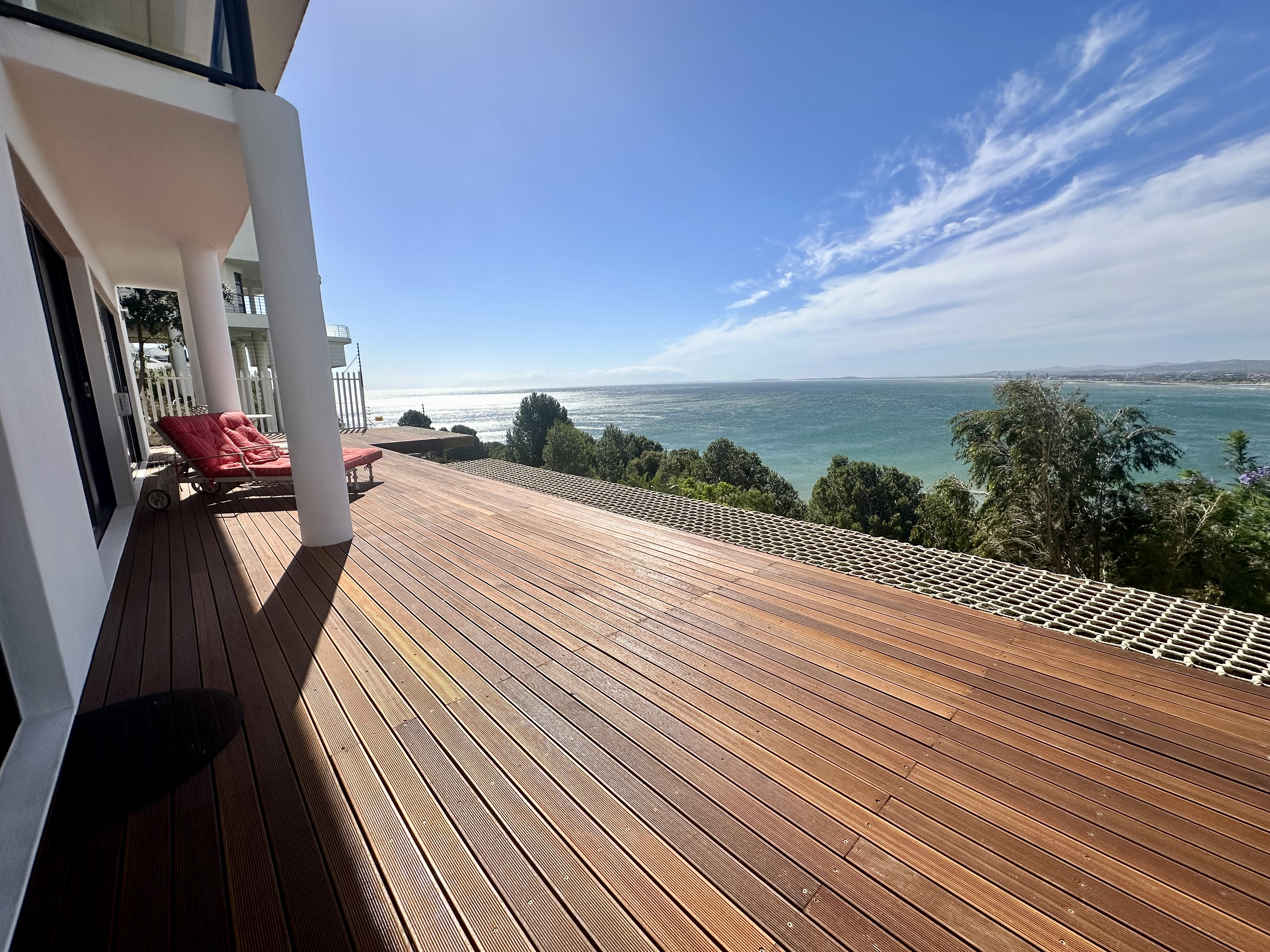 Beautiful private ocean view apartment with garden