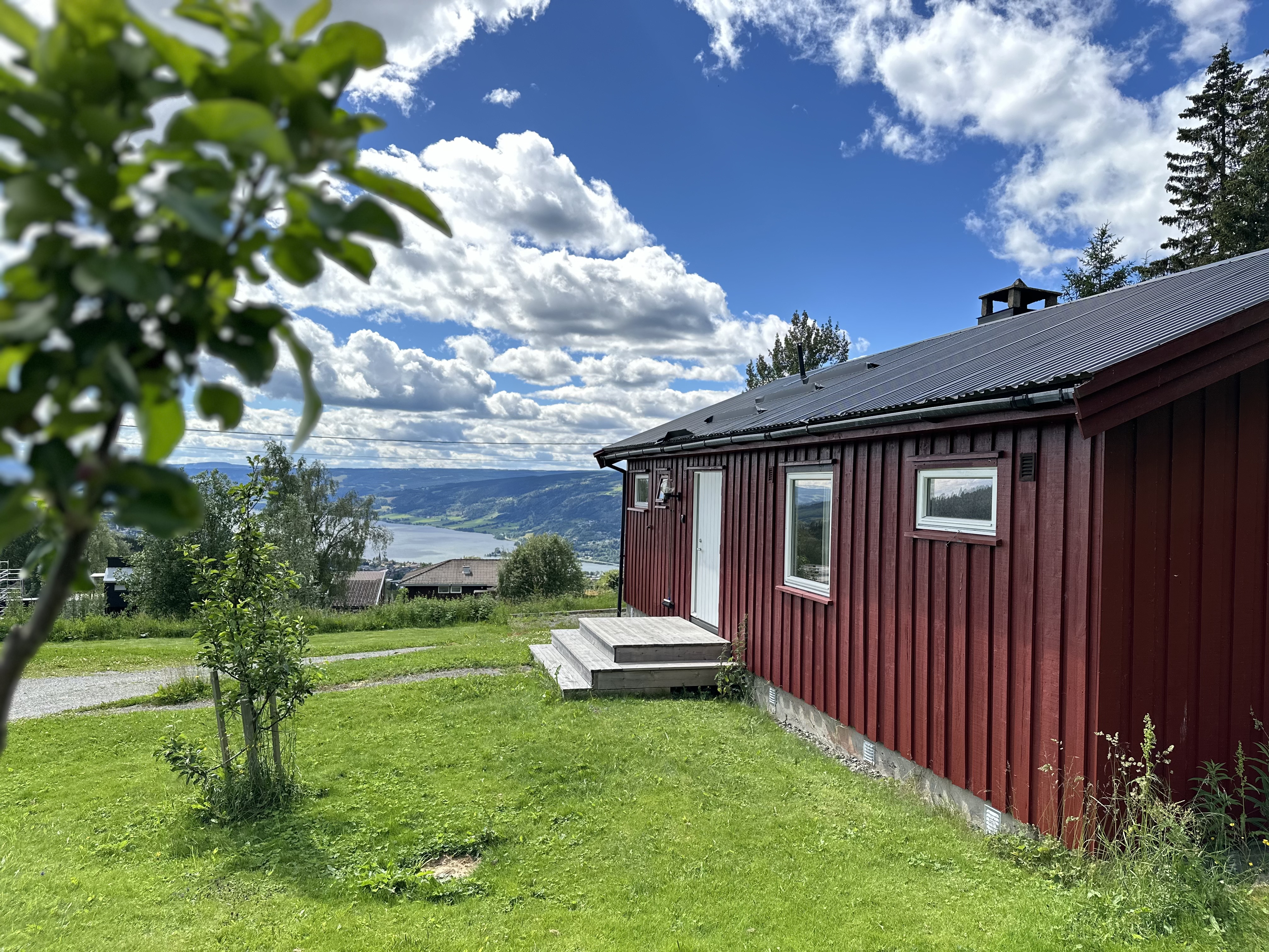 Cabin with great view close to town and ski area