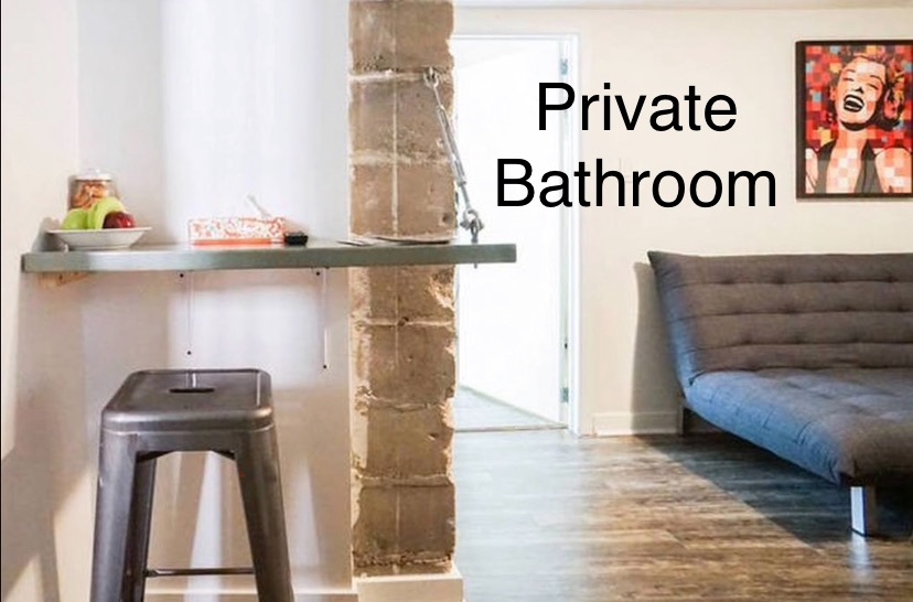 Private romantic studio ensuite bath, free parking