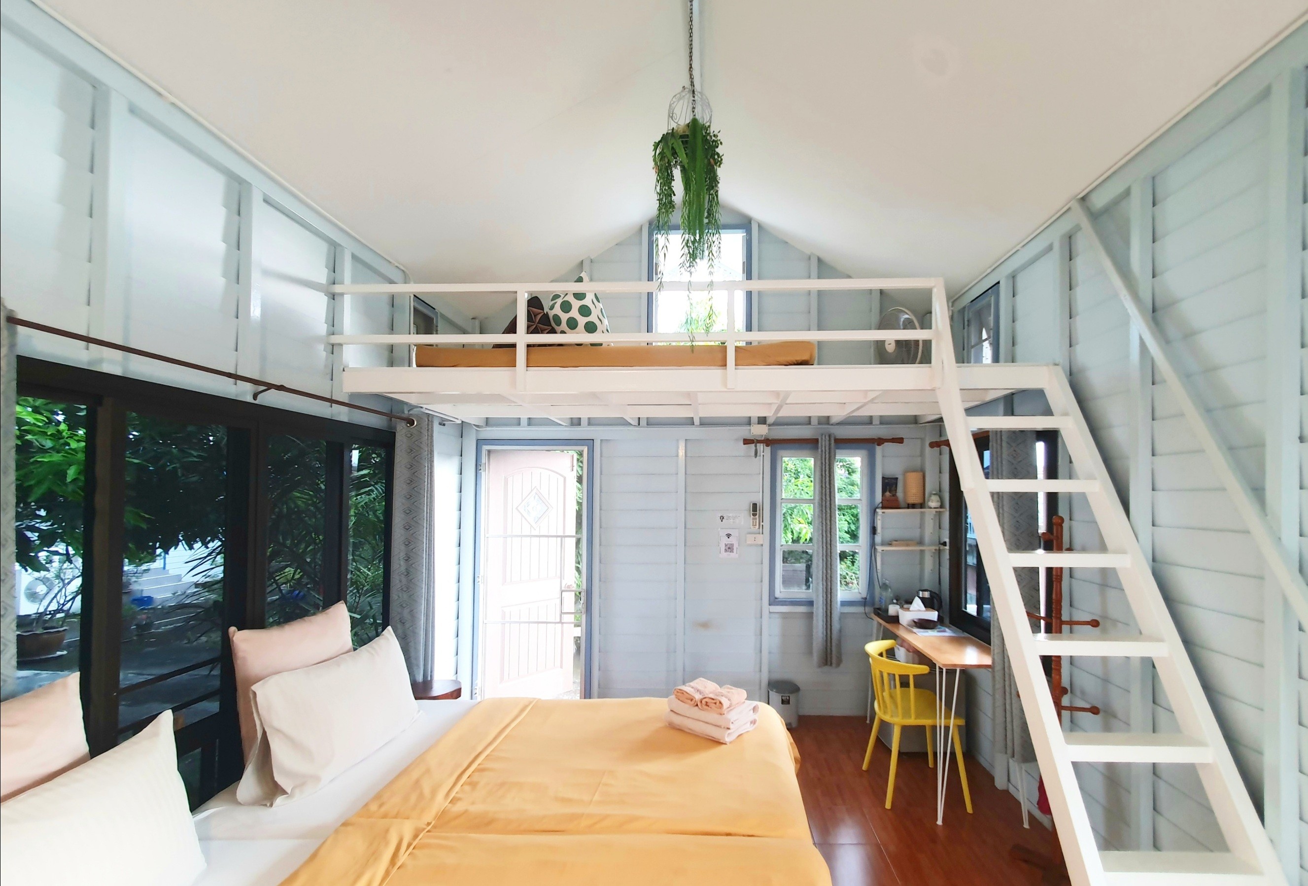 Canalfront Tiny Cottage | near BKK historic spots